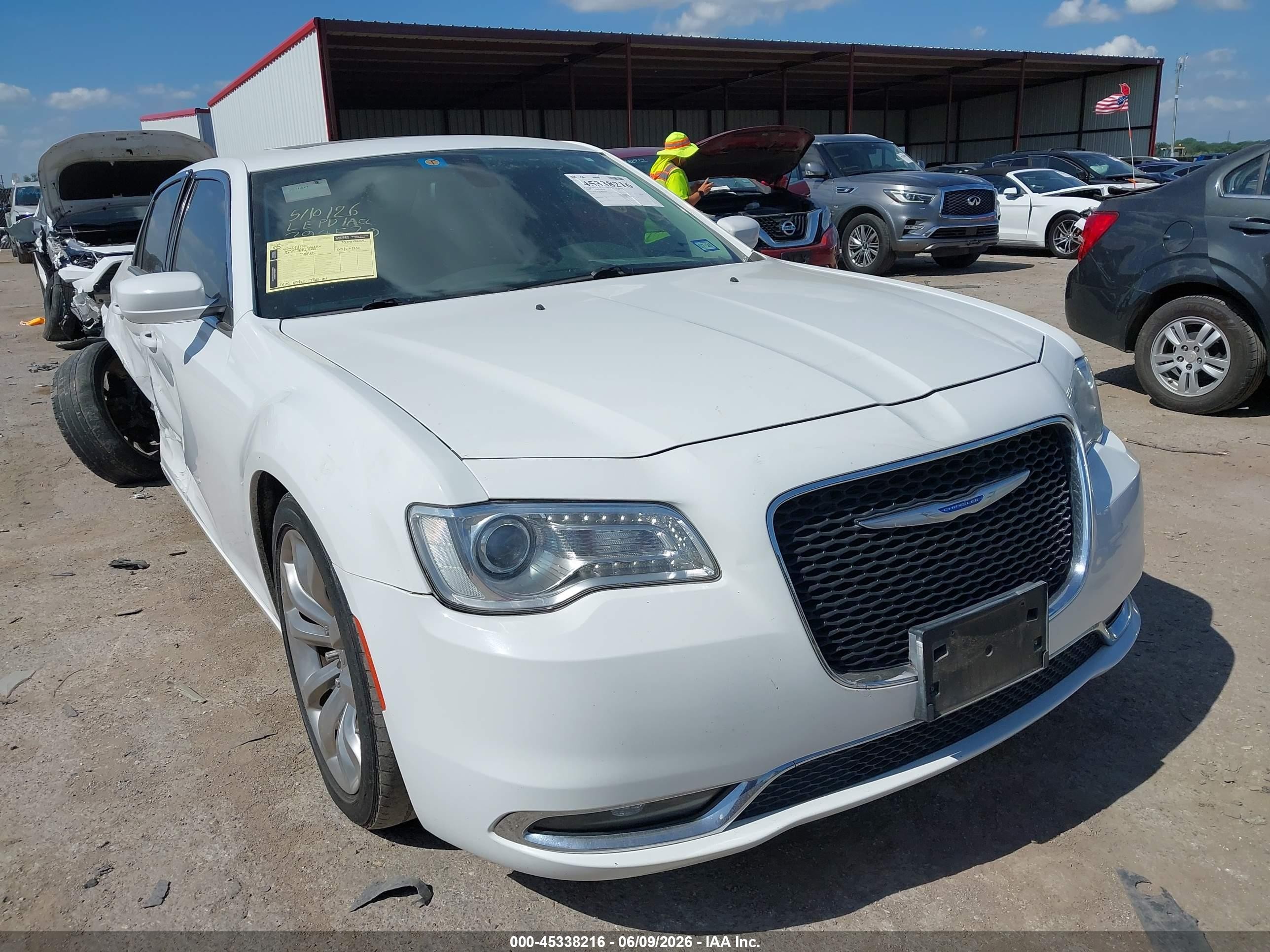 2019 Chrysler 300 Touring, VIN 2C3CCAAG5KH517190 — Rear end
