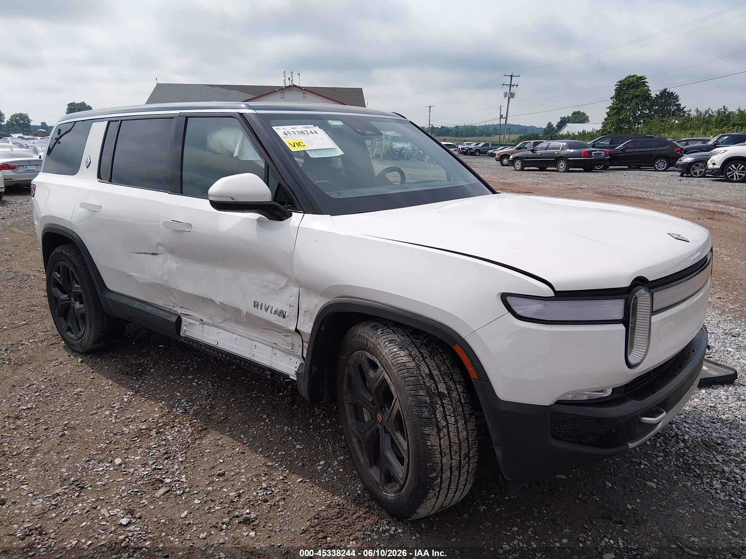 2024 Rivian R1S Adventure, VIN 7PDSGBBA6RN030862 — Side