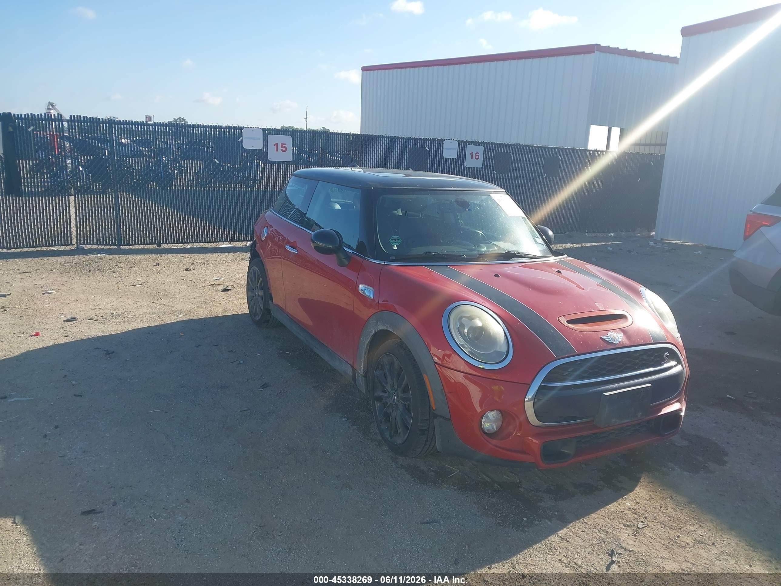 2016 MINI Hardtop S, VIN WMWXP7C57G3B33745 — Rear end