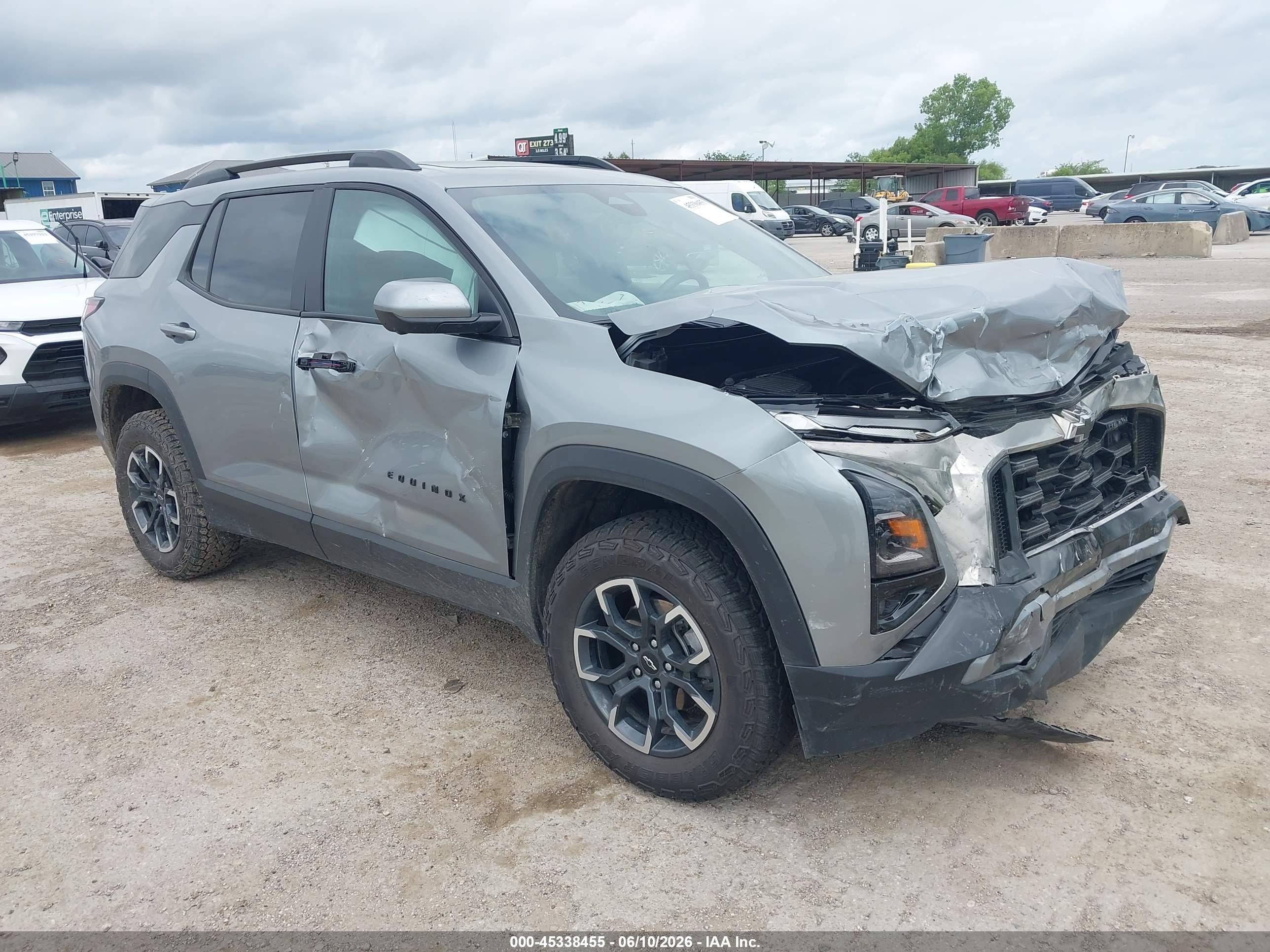 2026 Chevrolet Equinox FWD ACTIV, VIN 3GNAXKEG9TL403233 — Front end