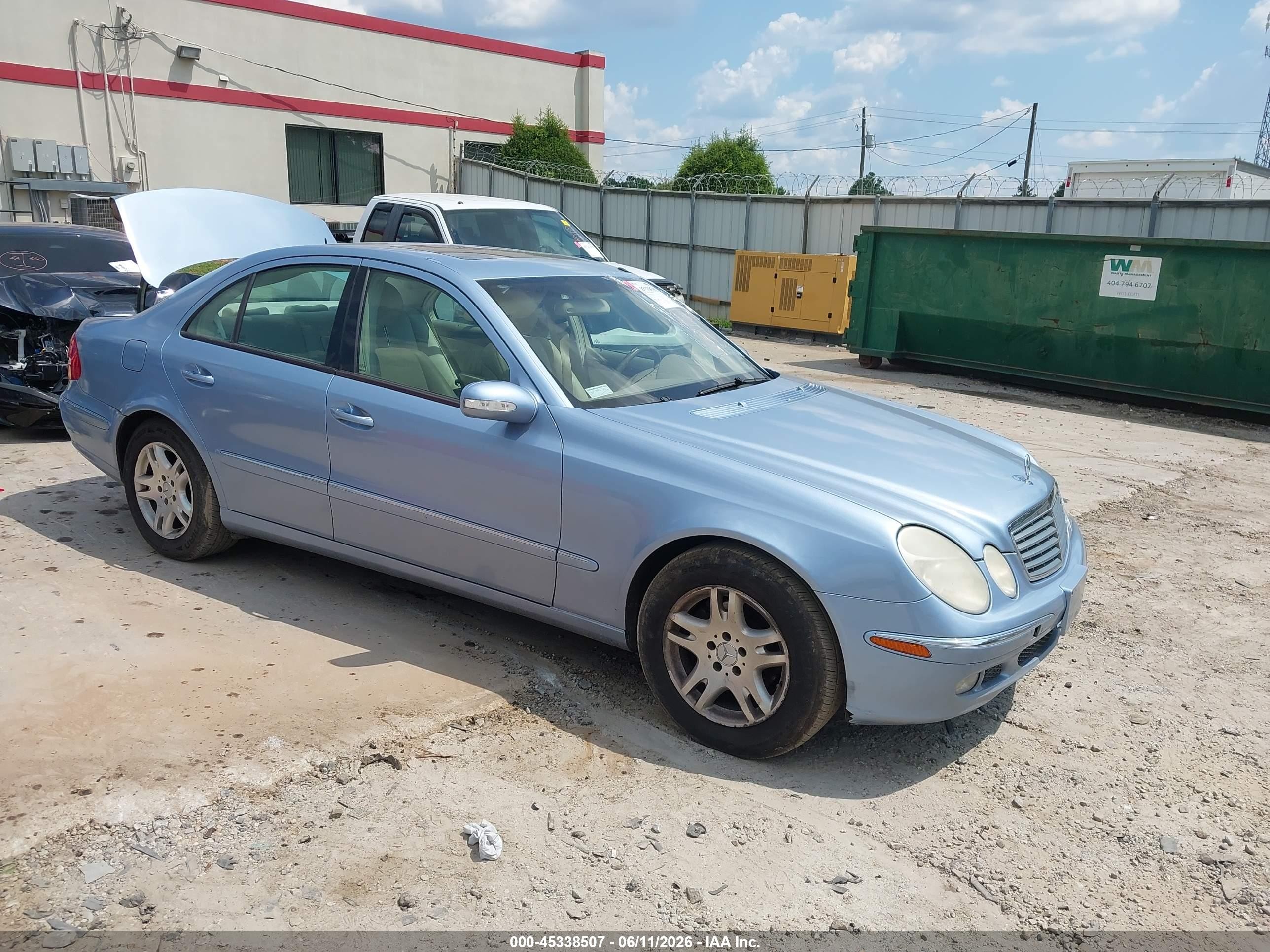 2003 Mercedes-Benz E 320, VIN WDBUF65J83A161035 — Зад