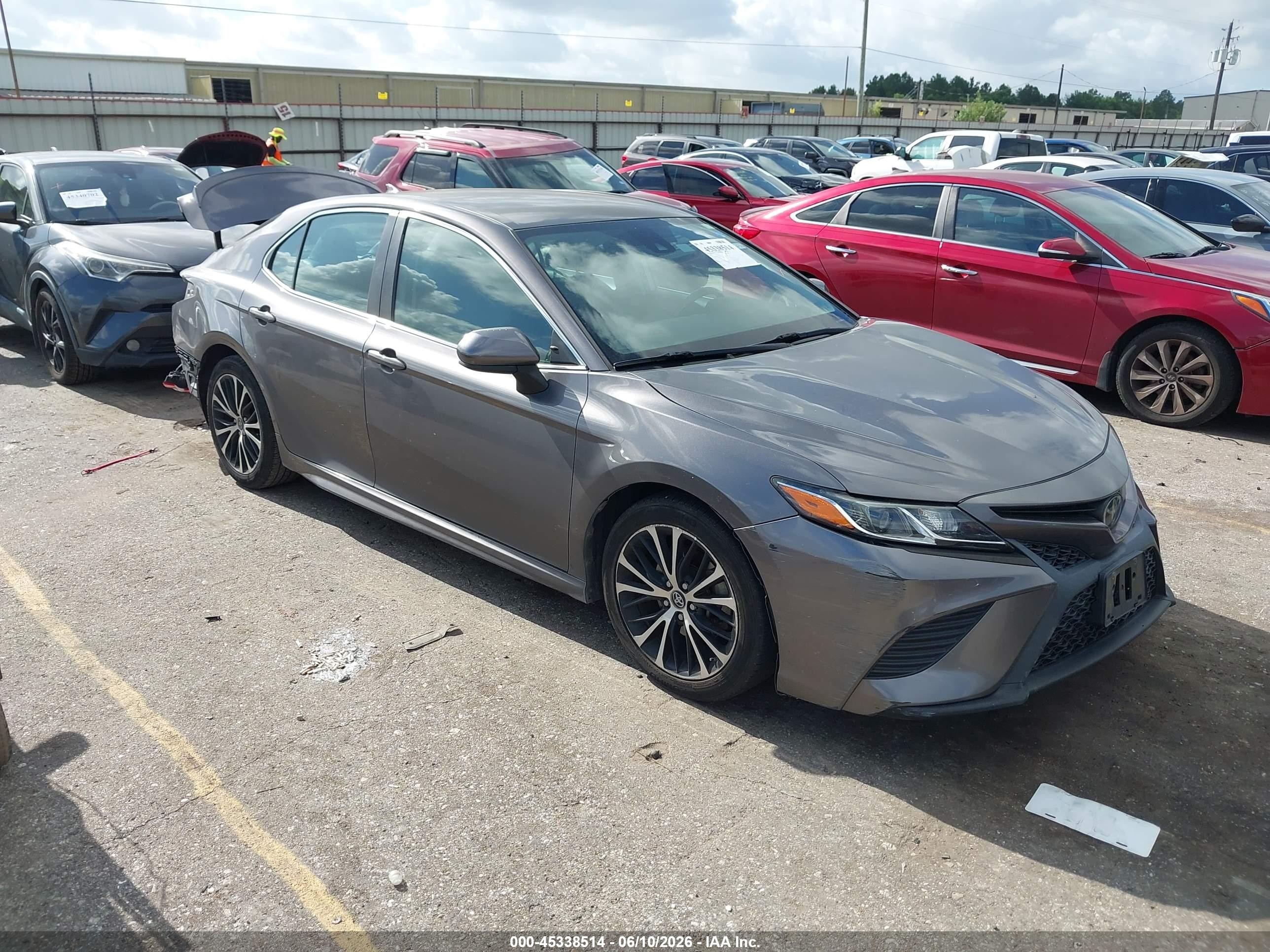 2019 Toyota Camry SE, VIN 4T1B11HK4KU841652 — Rear end