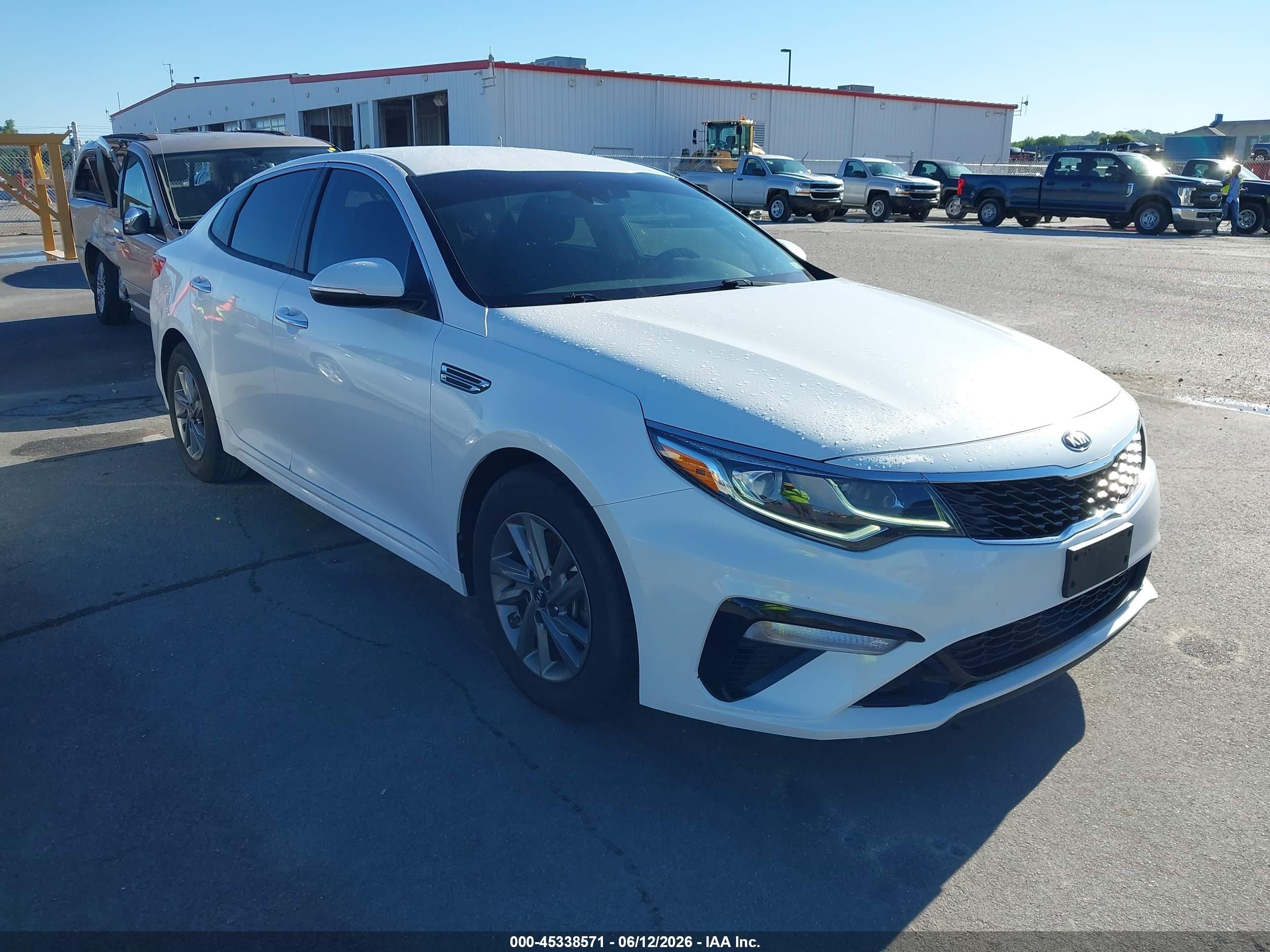 2020 Kia Optima LX, VIN 5XXGT4L38LG432728 — Град
