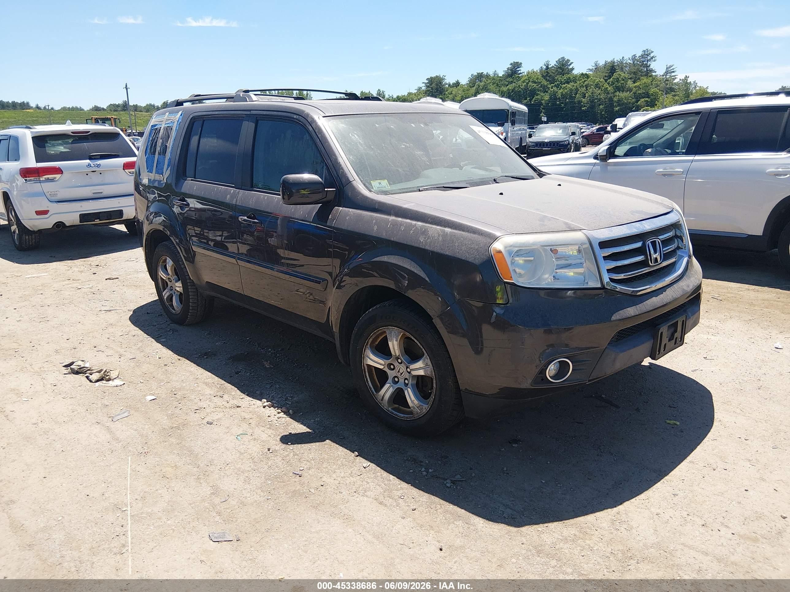 2012 Honda Pilot EX-L, VIN 5FNYF4H55CB056093 — Front end