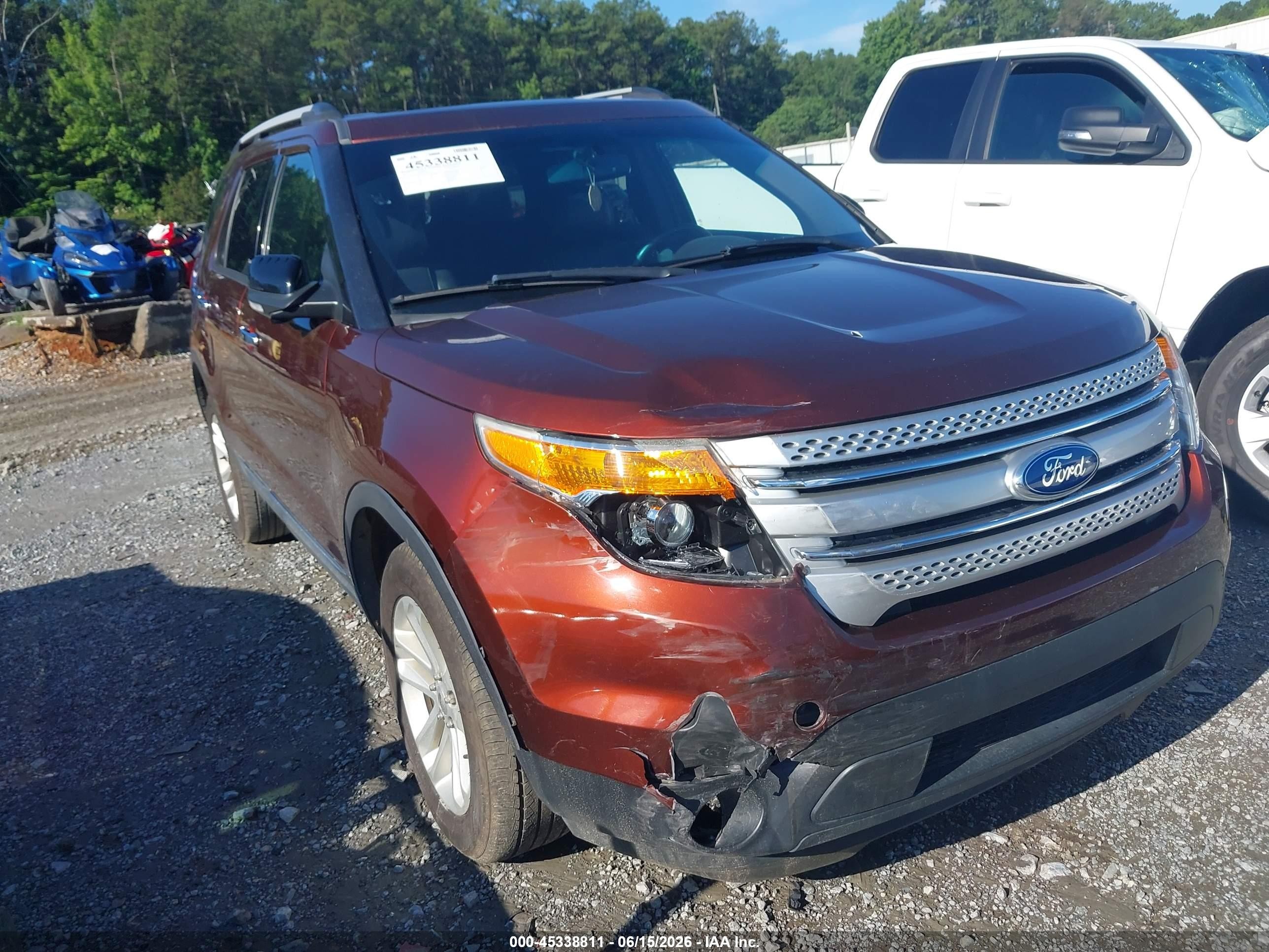 2015 Ford Explorer XLT, VIN 1FM5K8D84FGC24799 — Перед