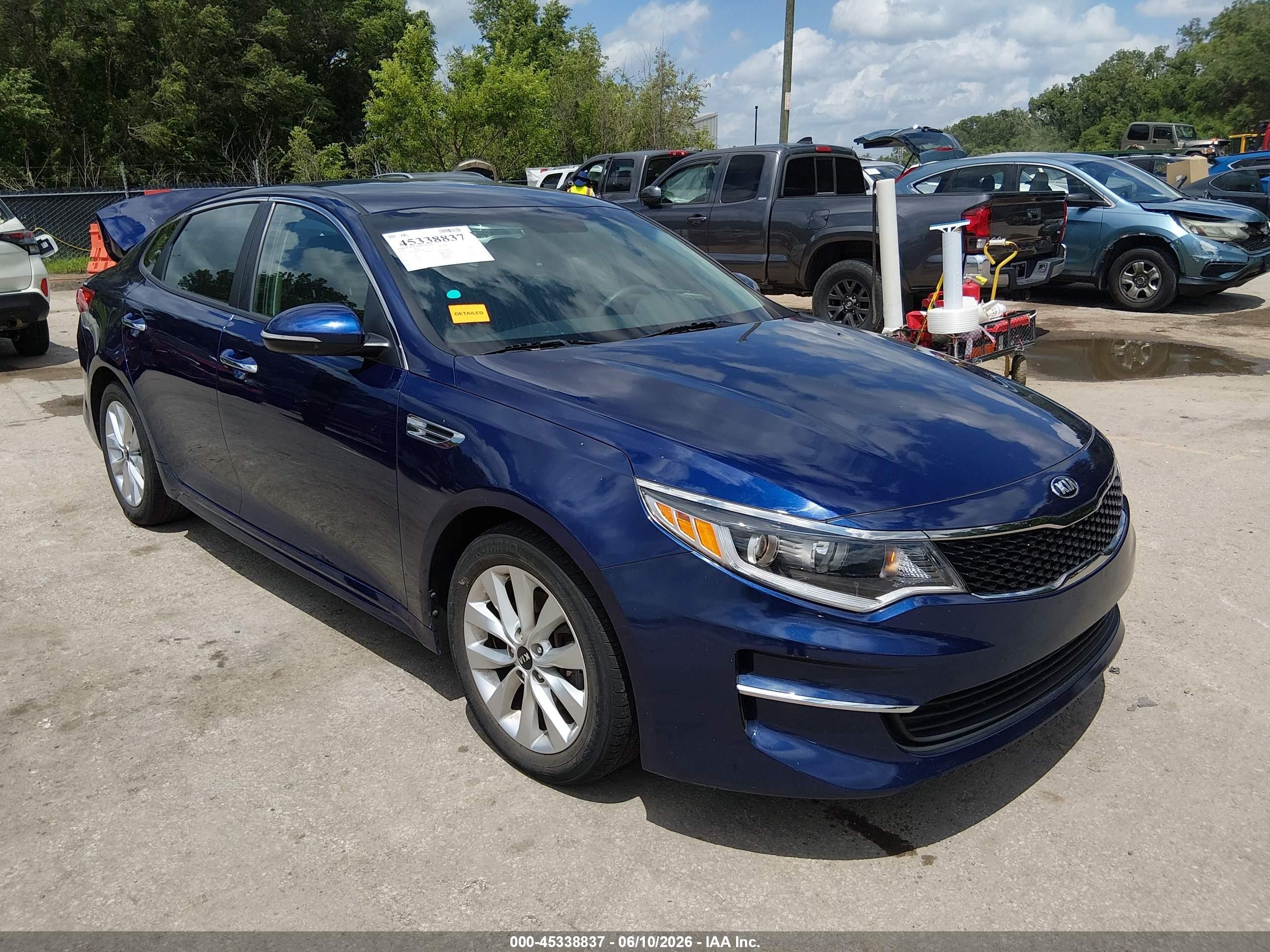 2018 Kia Optima S, VIN 5XXGT4L32JG263979 — Зад