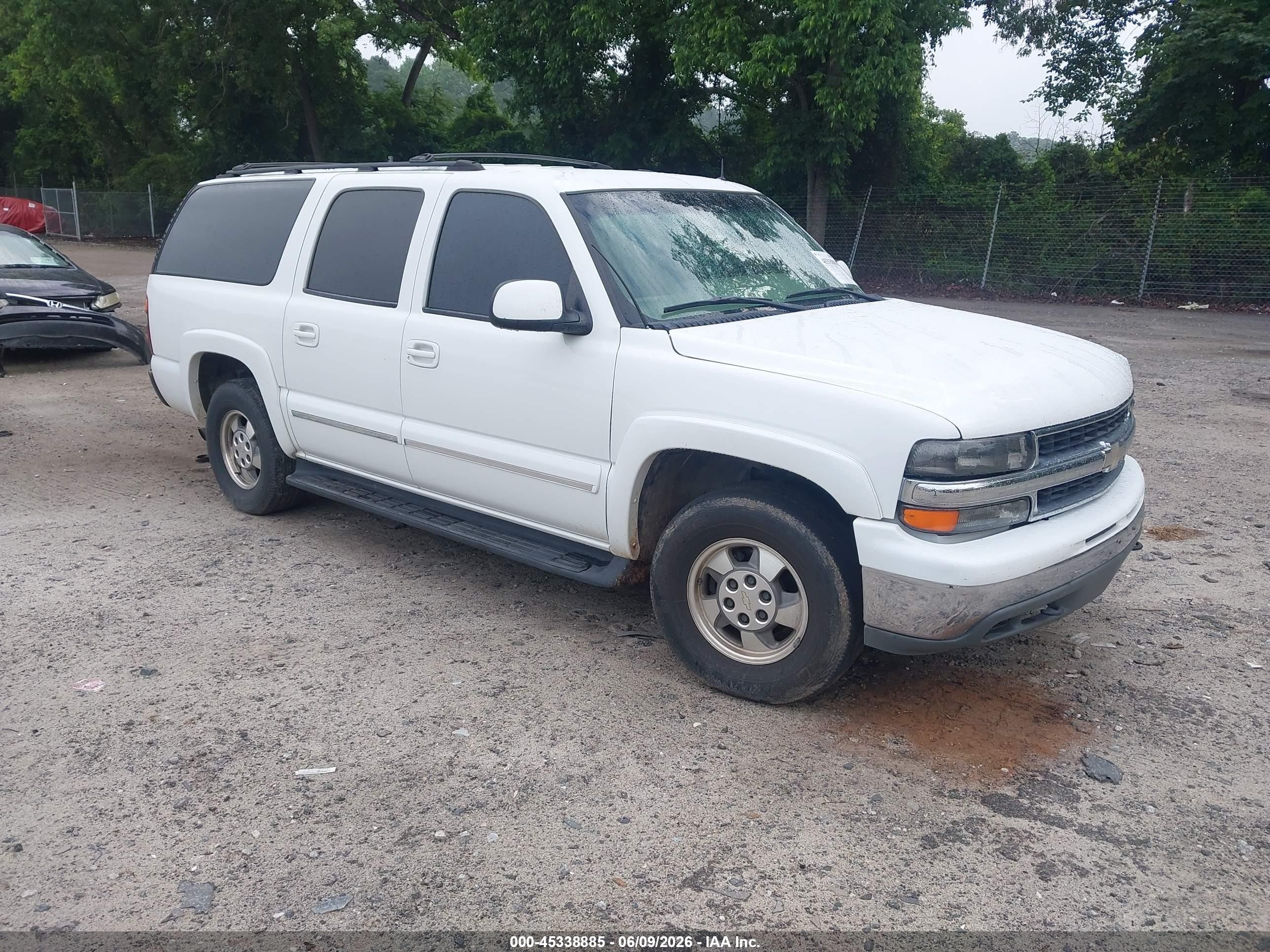 2002 Chevrolet Suburban LS, VIN 1GNFK16Z52J192049 — Перед
