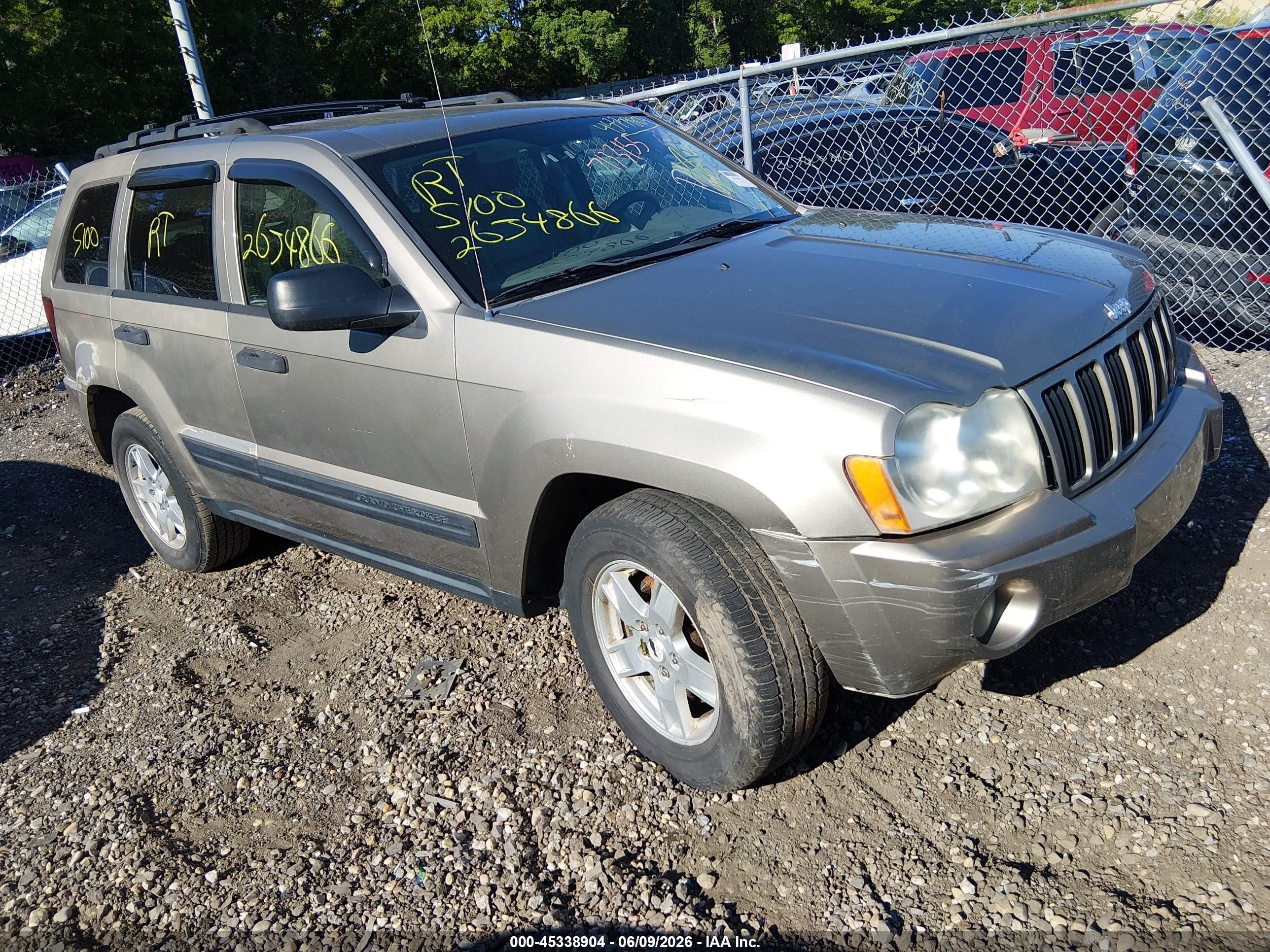 2006 Jeep Grand Cherokee Laredo, VIN 1J4GR48K26C239844 — Side
