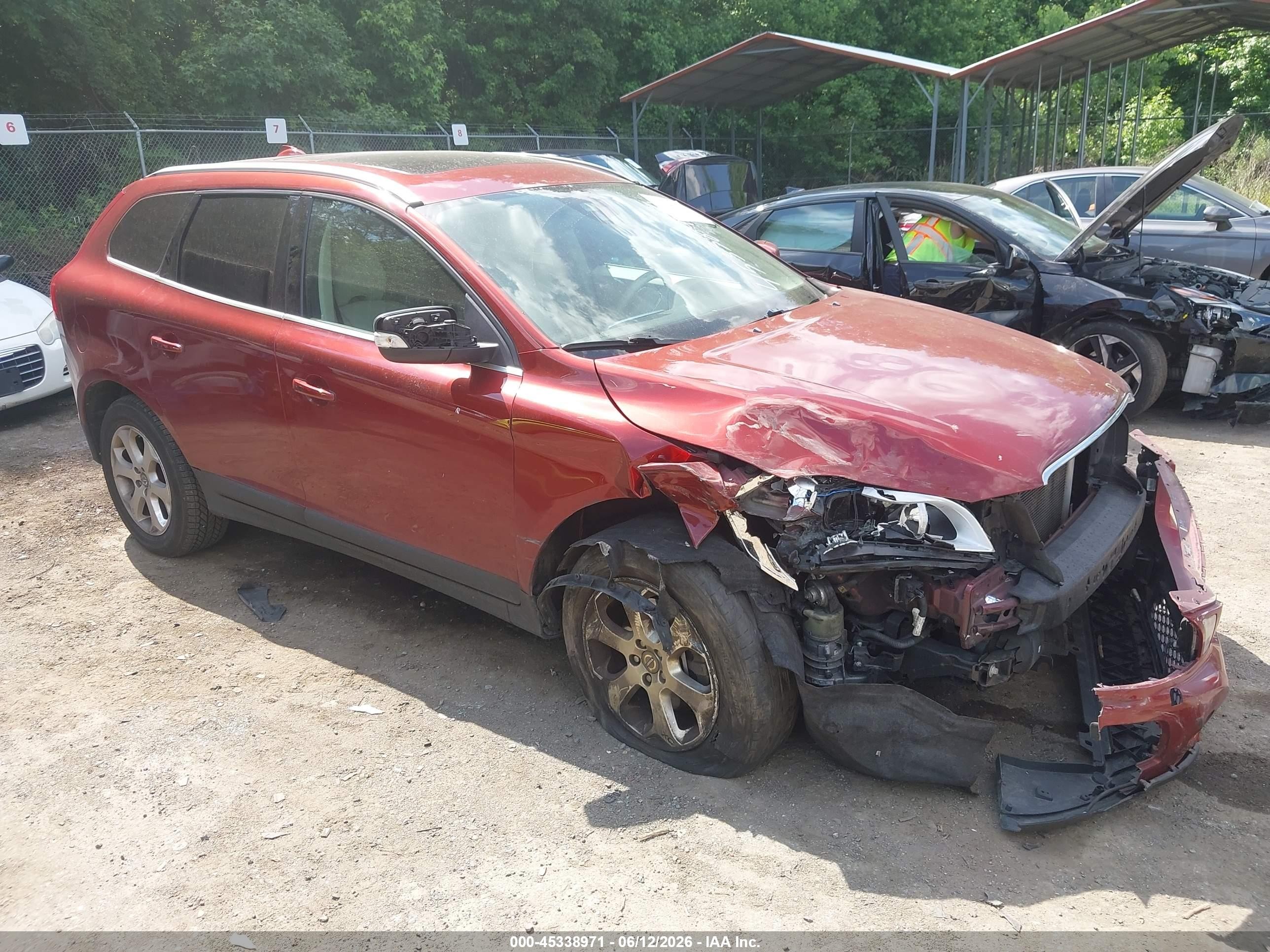 2013 Volvo XC60 3.2L, VIN YV4952DZ2D2442766 — Front end