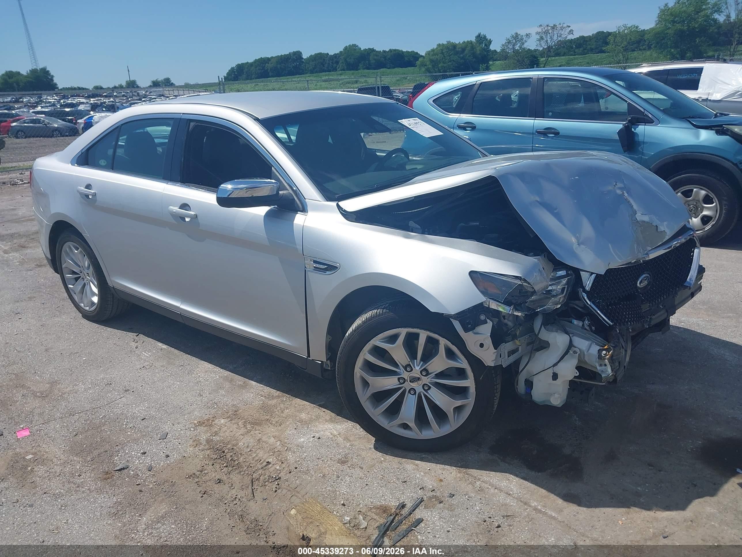 2019 Ford Taurus Limited, VIN 1FAHP2F89KG115347 — Front end