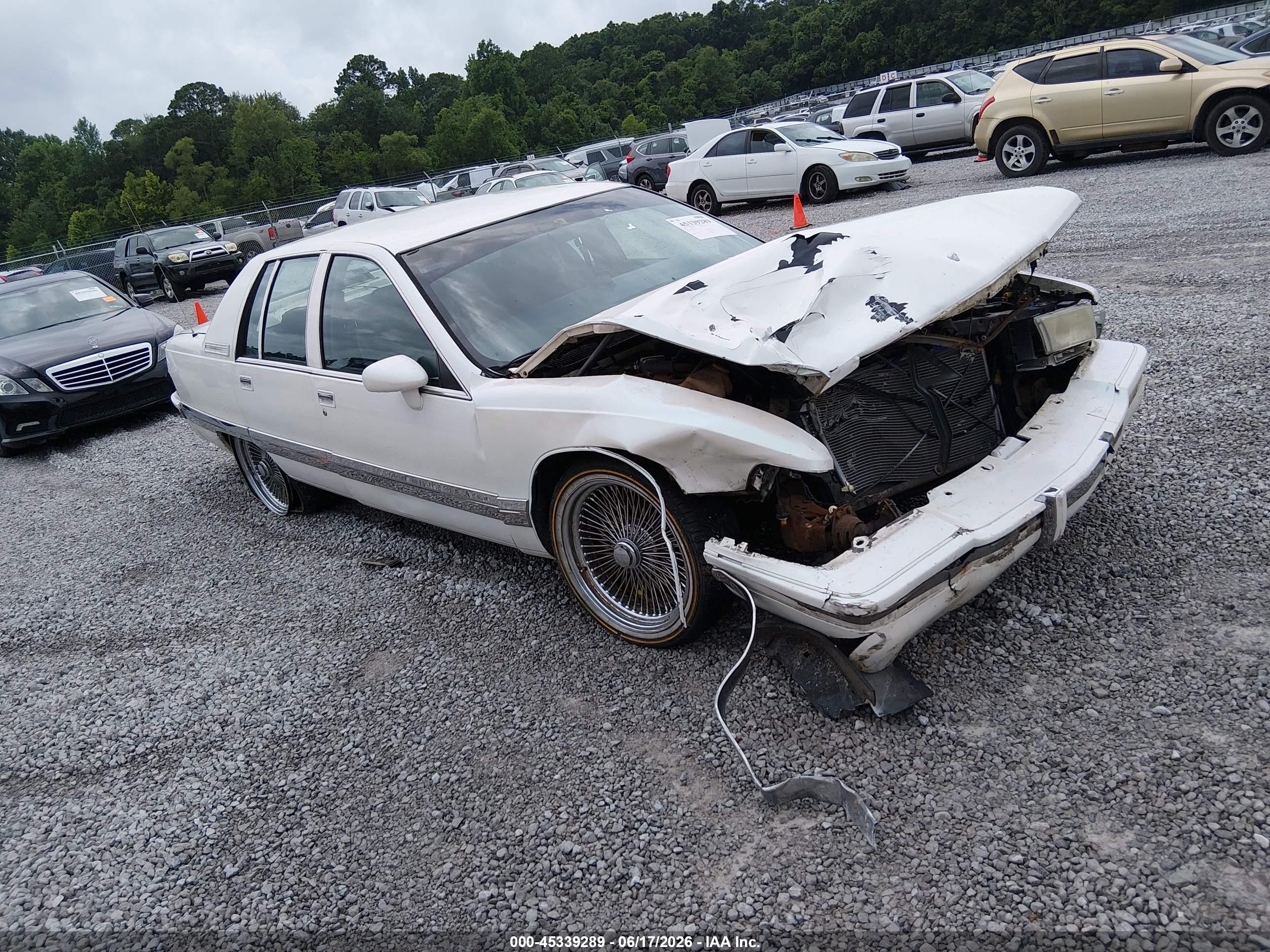 1992 Buick Roadmaster, VIN 1G4BN5373NR468318 — Biohazard / chemical