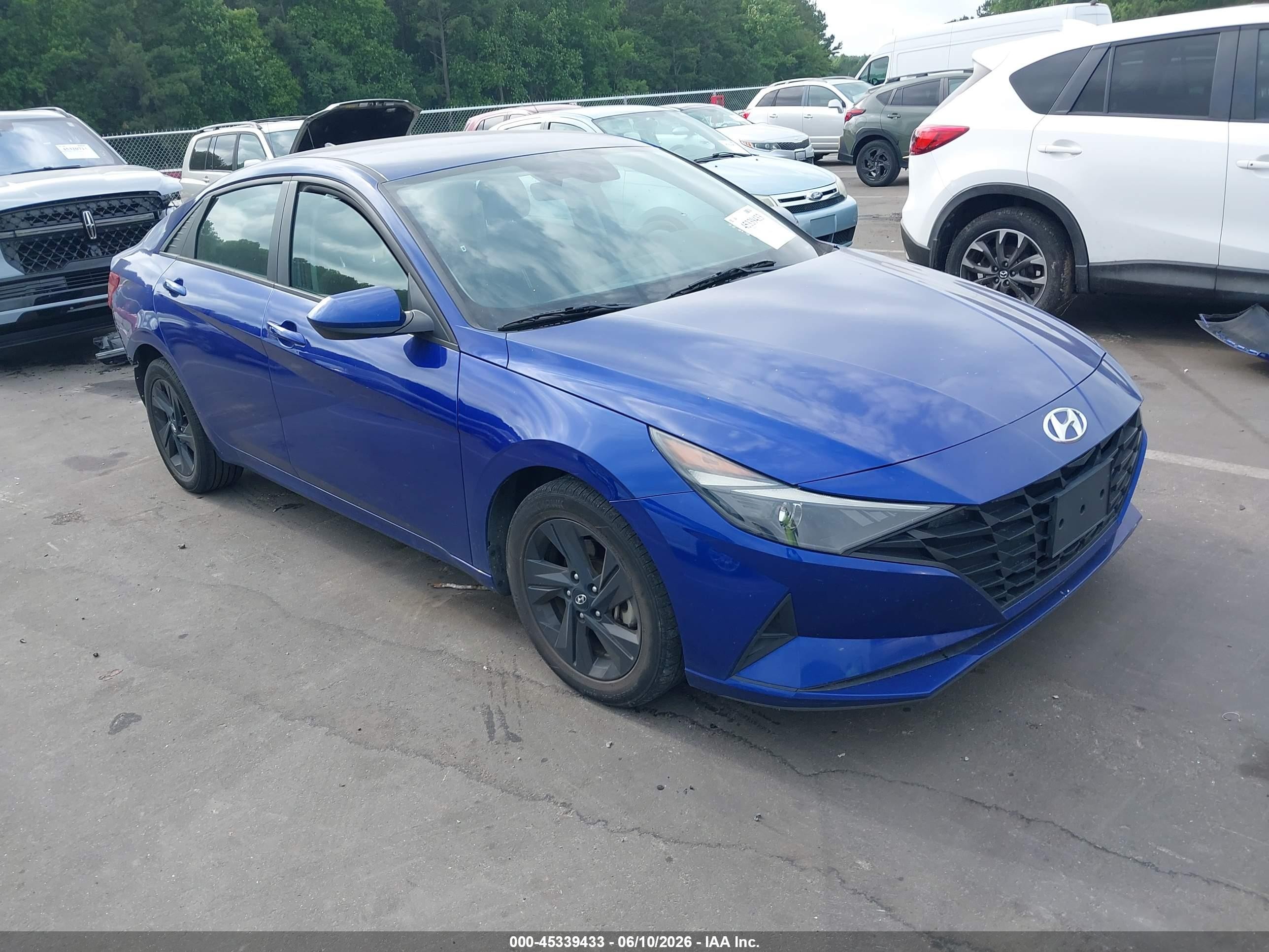 2021 Hyundai Elantra SEL, VIN 5NPLM4AG8MH013740 — Rear end