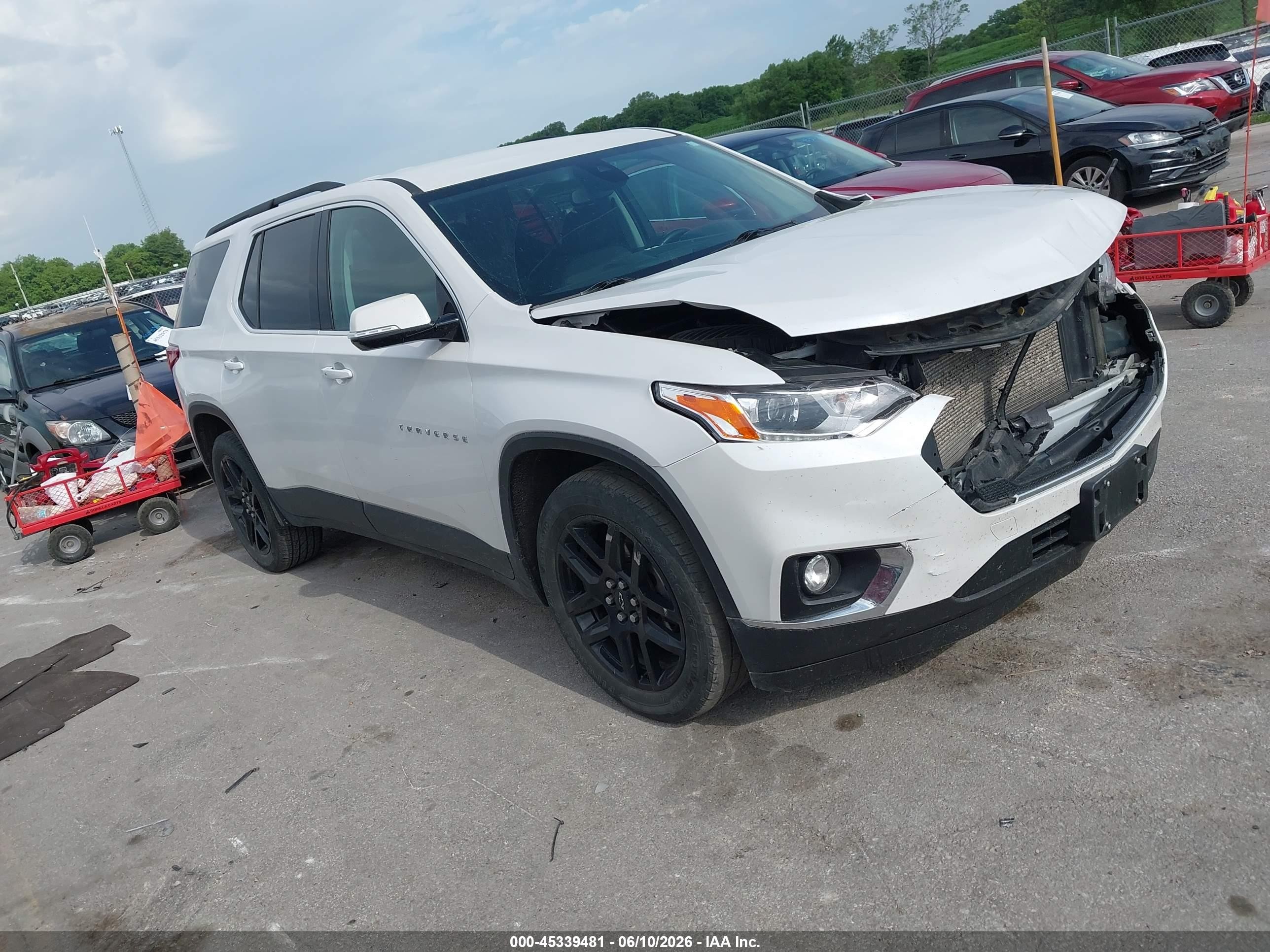 2020 Chevrolet Traverse LT Cloth, VIN 1GNEVGKW0LJ296015 — Front end