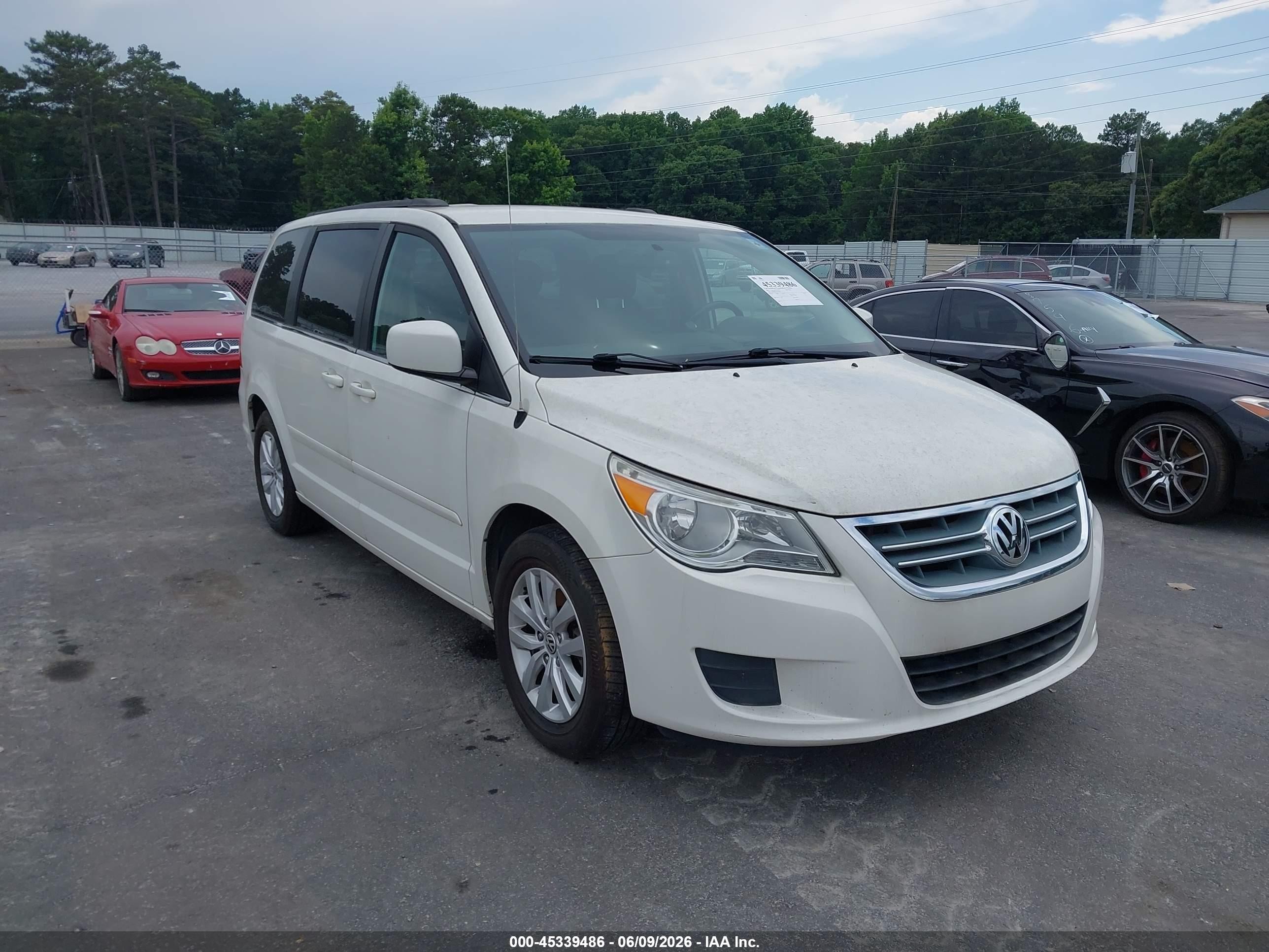 2012 Volkswagen Routan SE, VIN 2C4RVABGXCR391869 — Normal wear