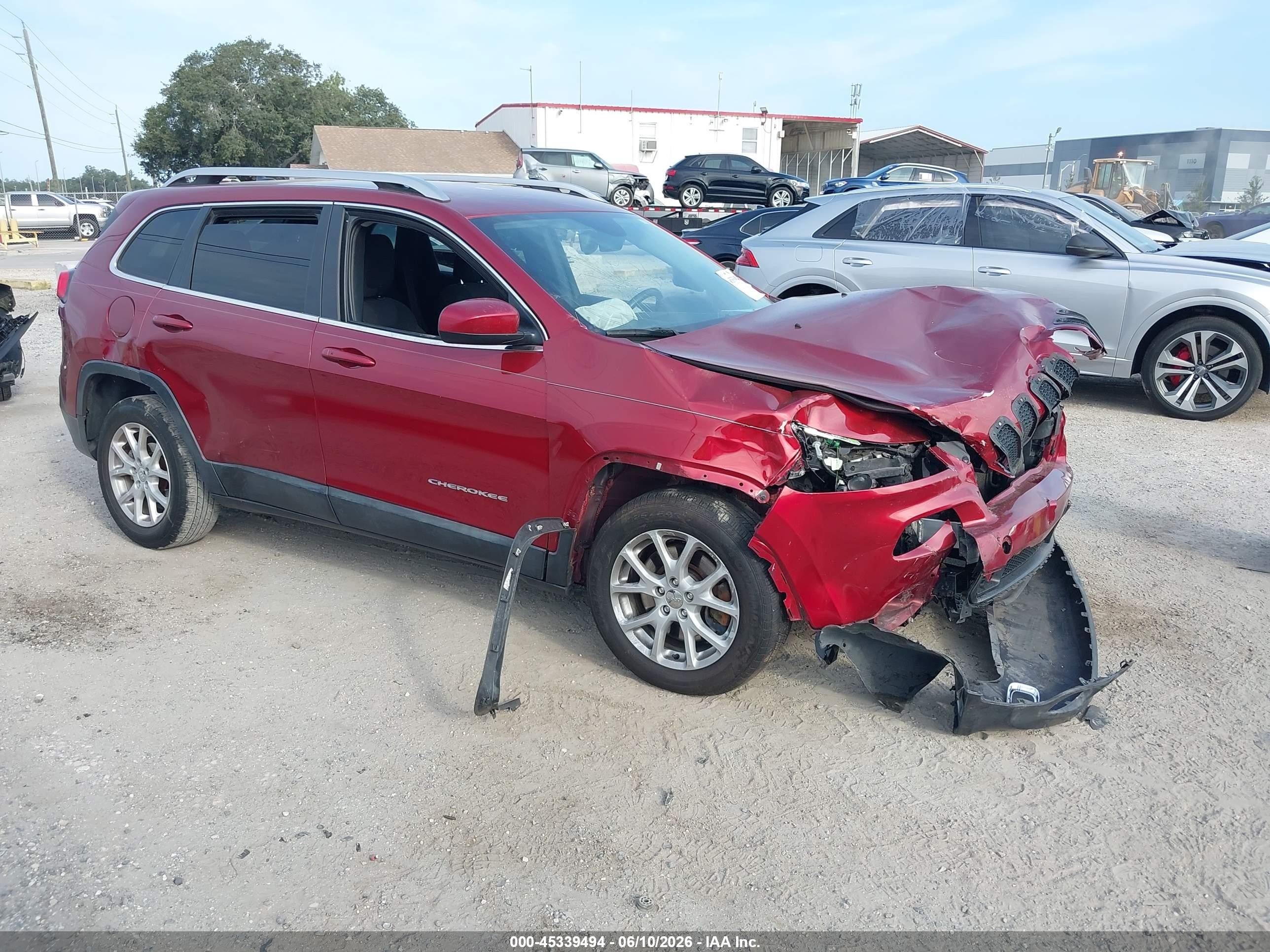 2015 Jeep Cherokee Latitude, VIN 1C4PJLCB5FW601937 — Перед