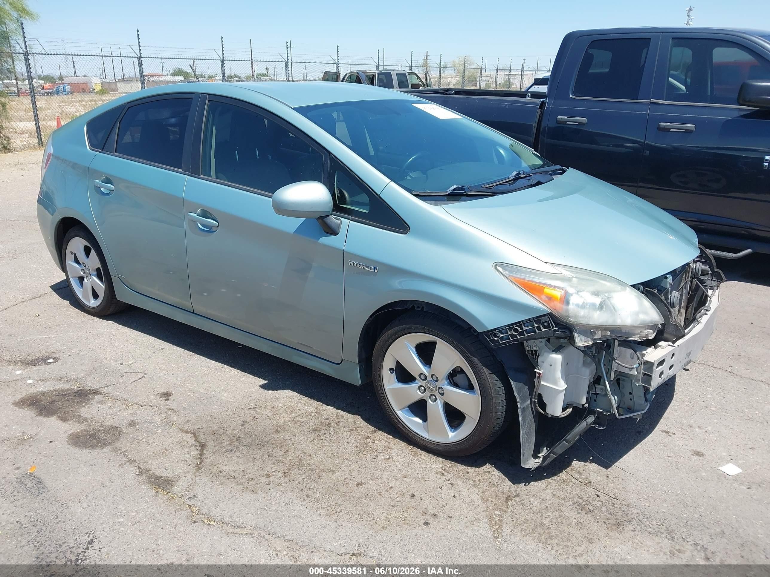 2013 Toyota Prius Two, VIN JTDKN3DUXD5590063 — Front end