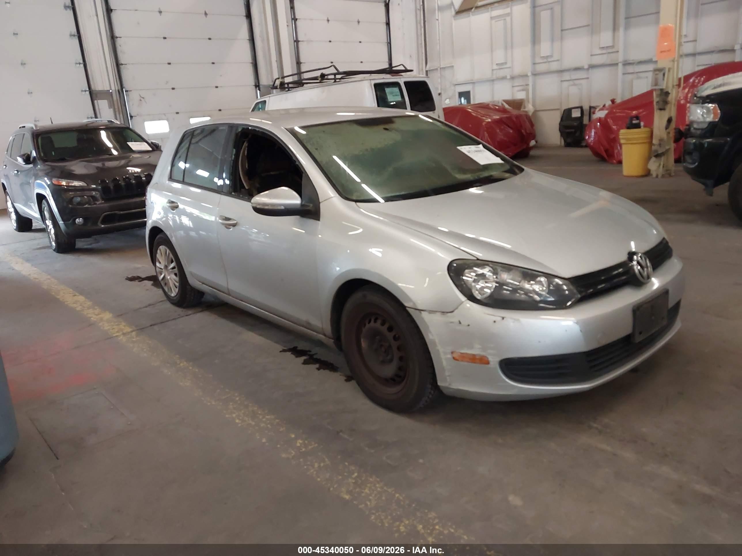 2012 Volkswagen Golf, VIN WVWDB7AJ9CW007686 — Пожар в салоне