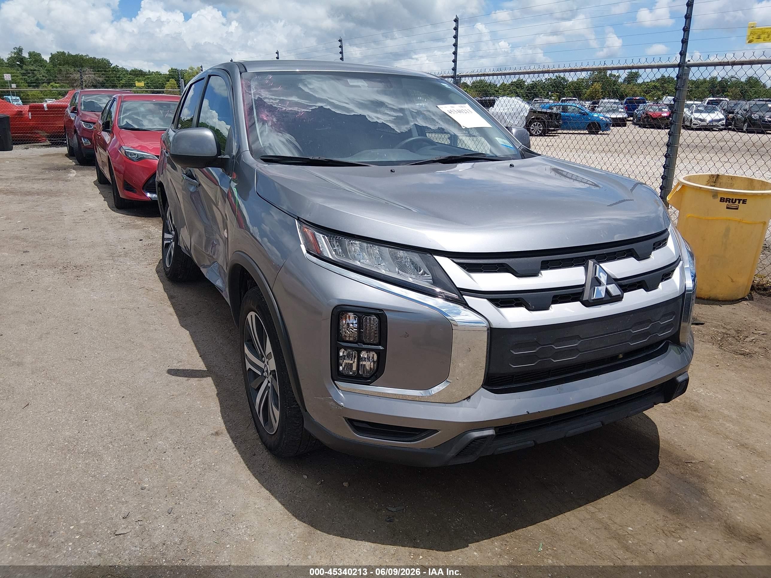2024 Mitsubishi Outlander S, VIN JA4ARUAU6RU015976 — Side