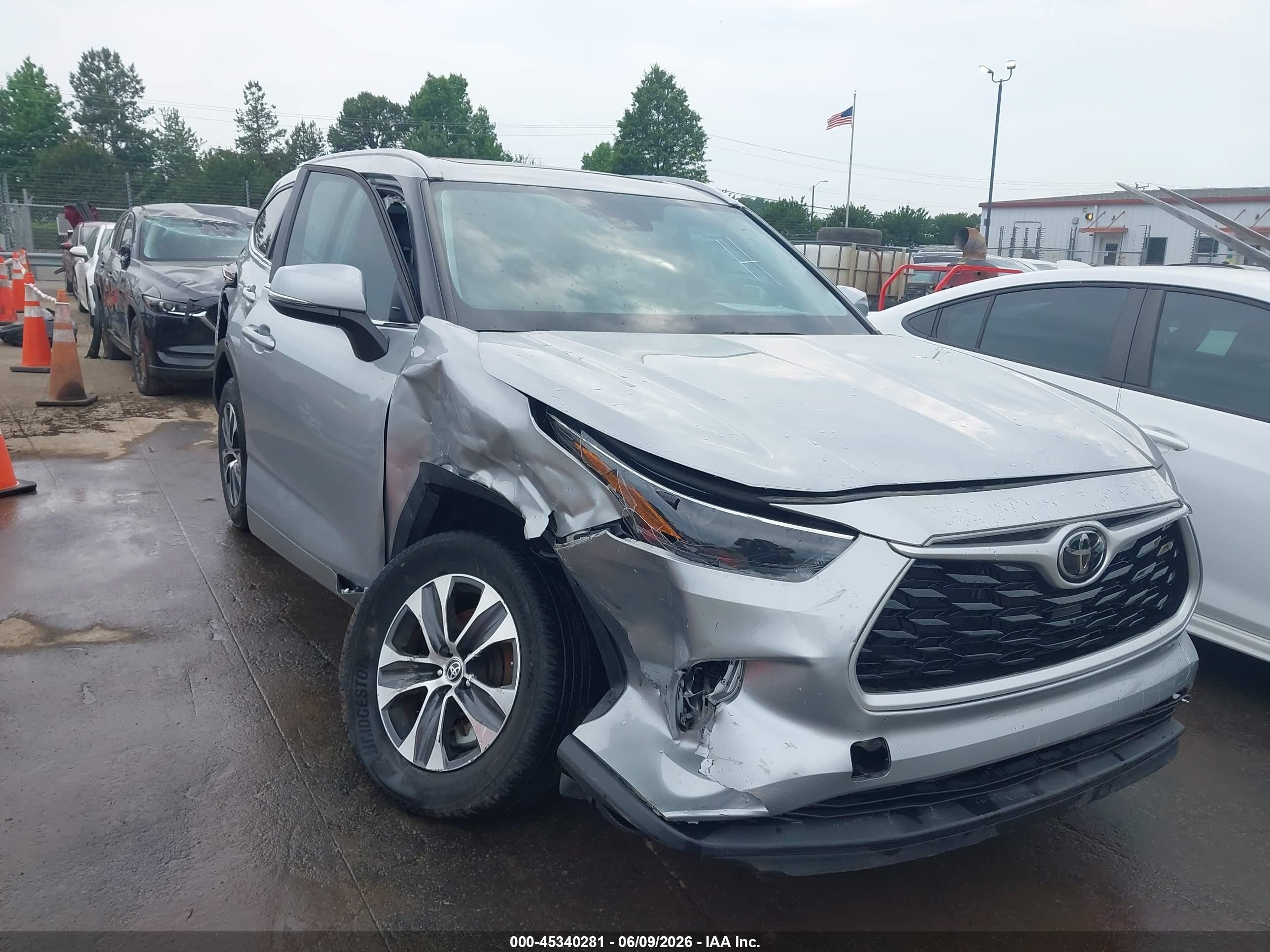 2023 Toyota Highlander L, VIN 5TDKDRAH0PS048160 — Side