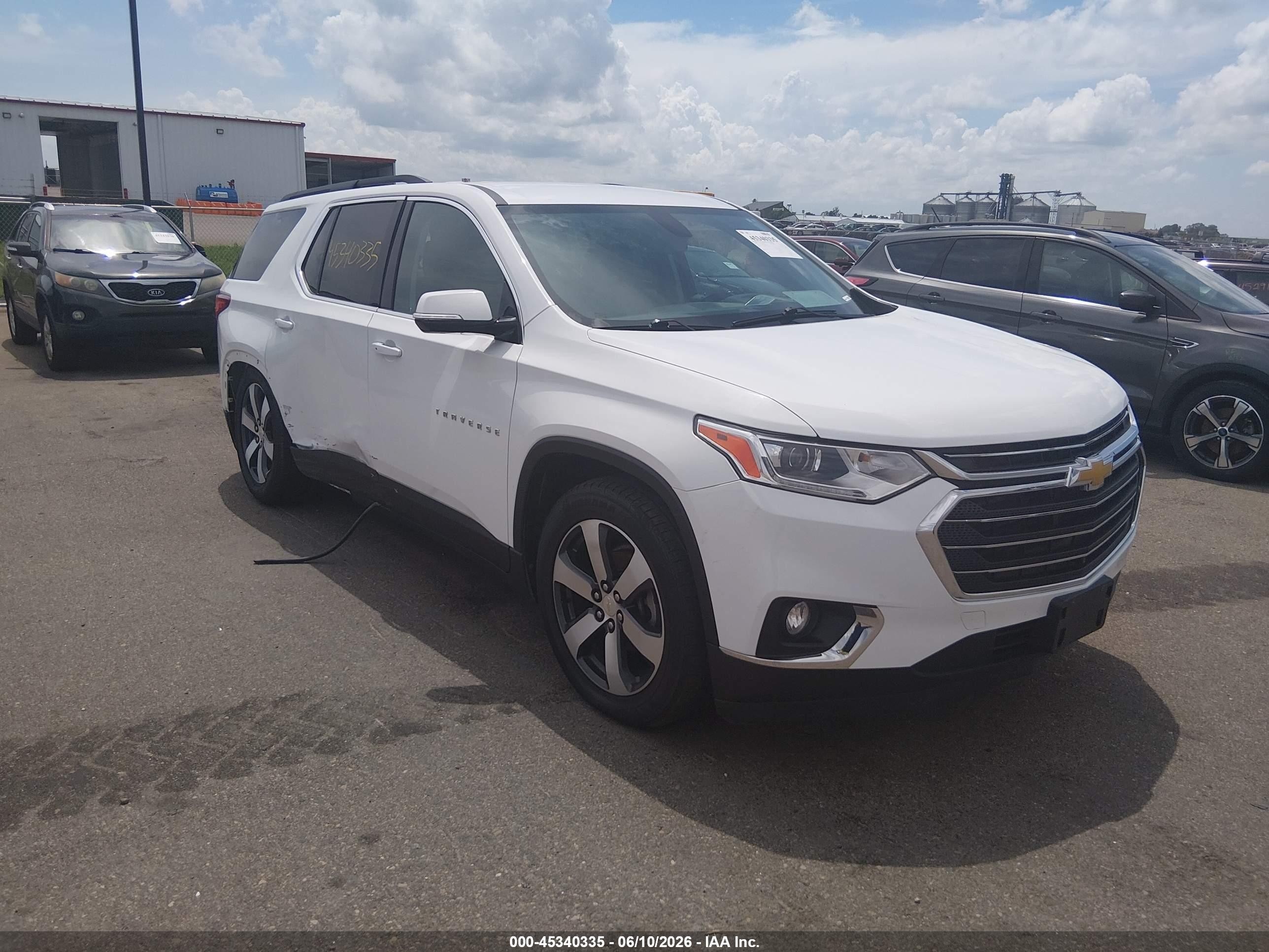 2019 Chevrolet Traverse LT, VIN 1GNEVHKW2KJ244552 — Side