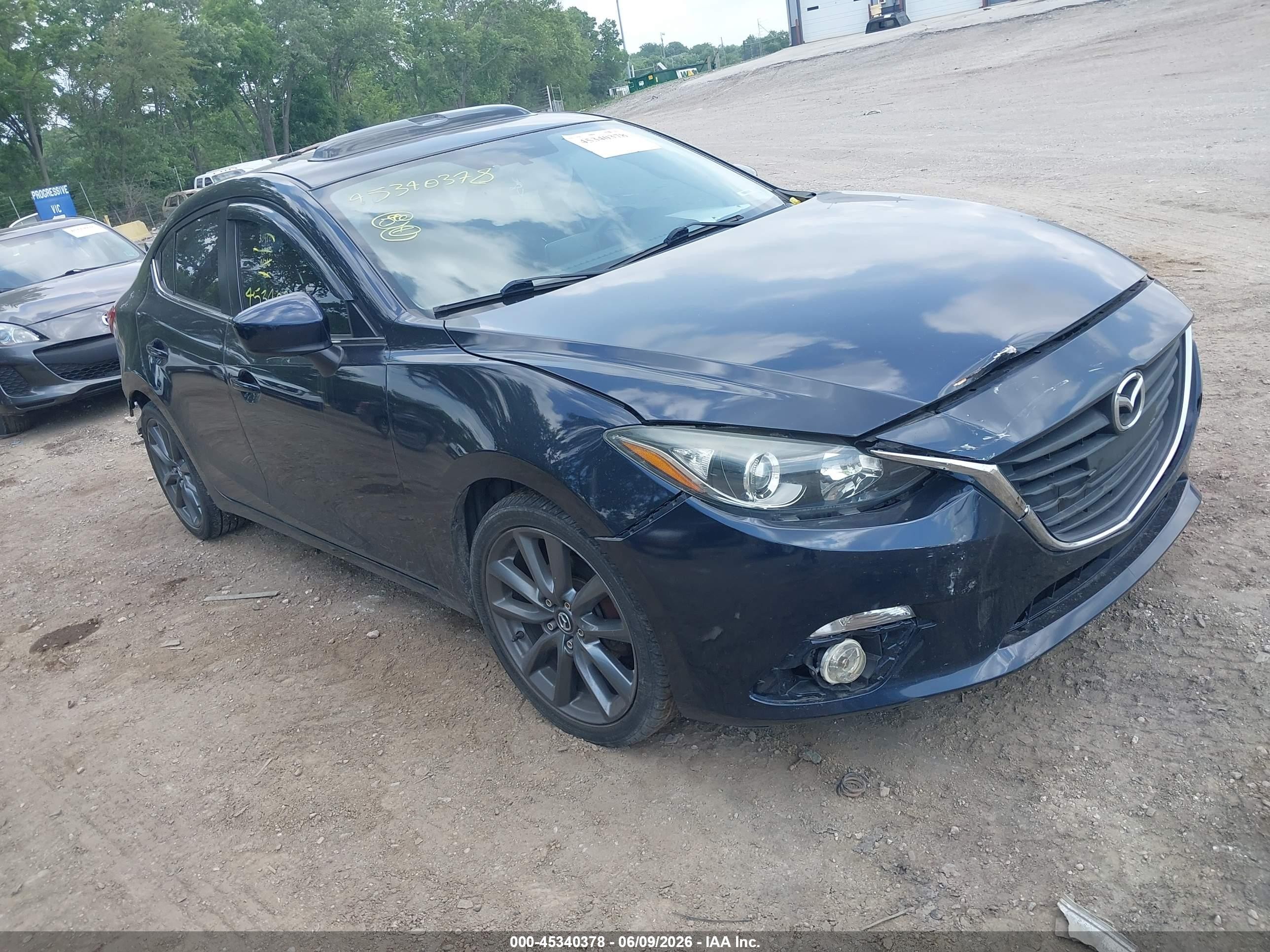 2016 Mazda 3 i Touring, VIN JM1BM1V71G1316990 — Зад