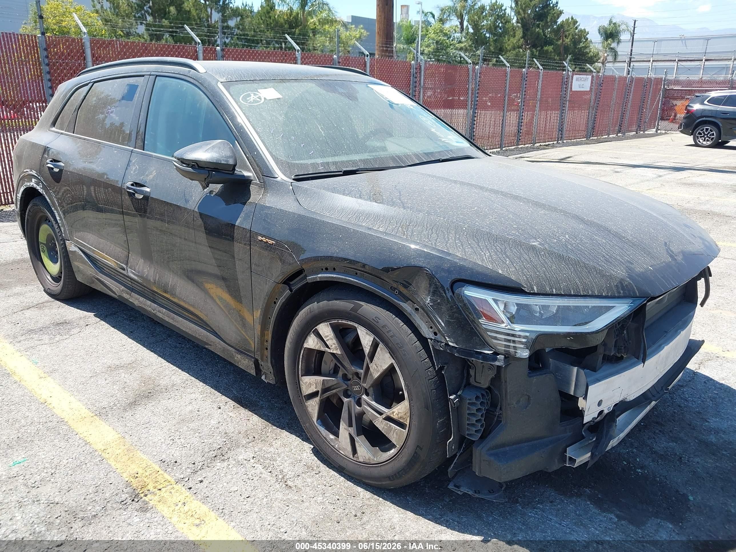 2021 Audi e-tron Premium, VIN WA1AAAGE5MB028762 — Front end