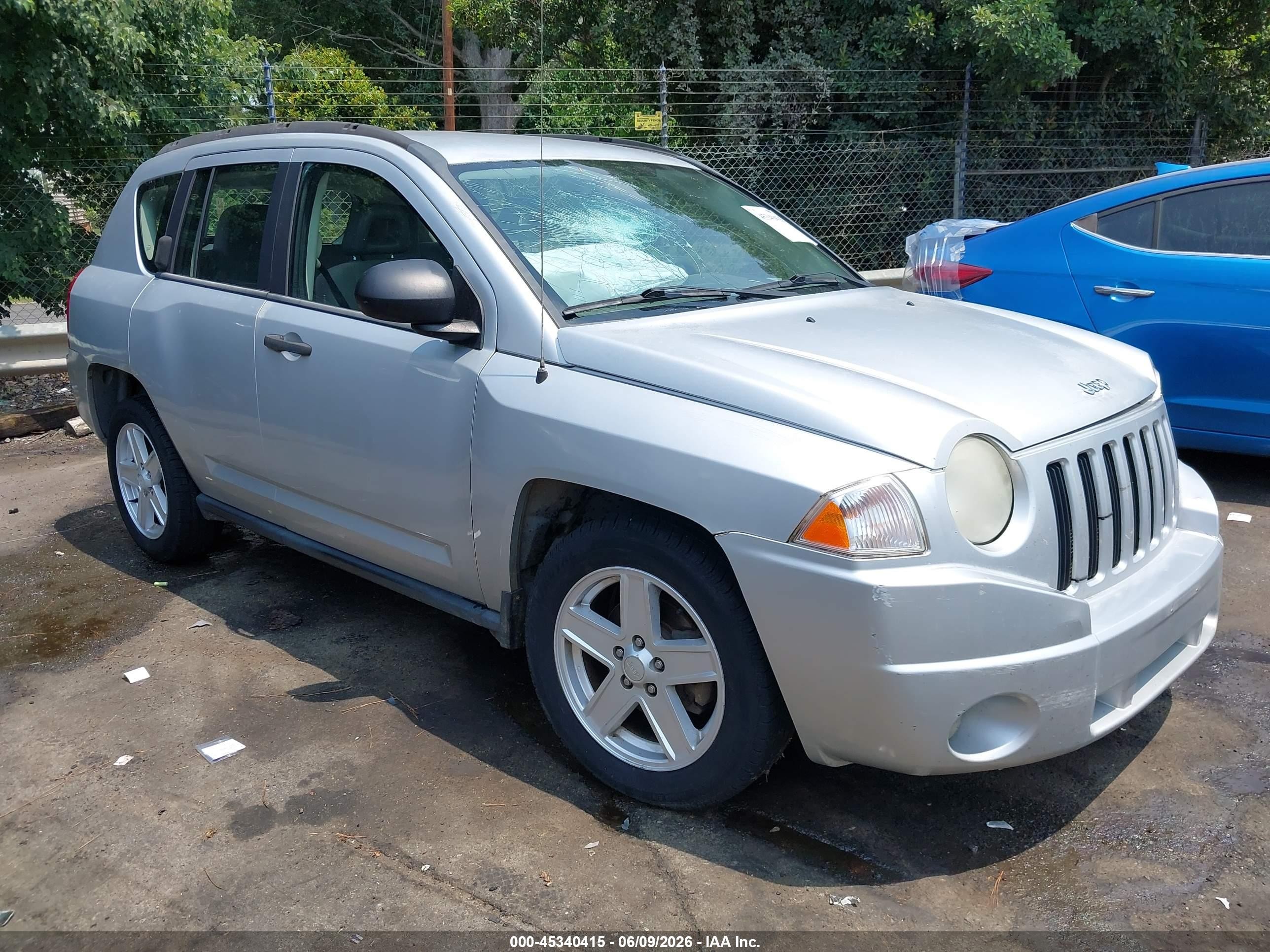 2007 Jeep Compass Sport, VIN 1J8FT47057D256421 — Front end
