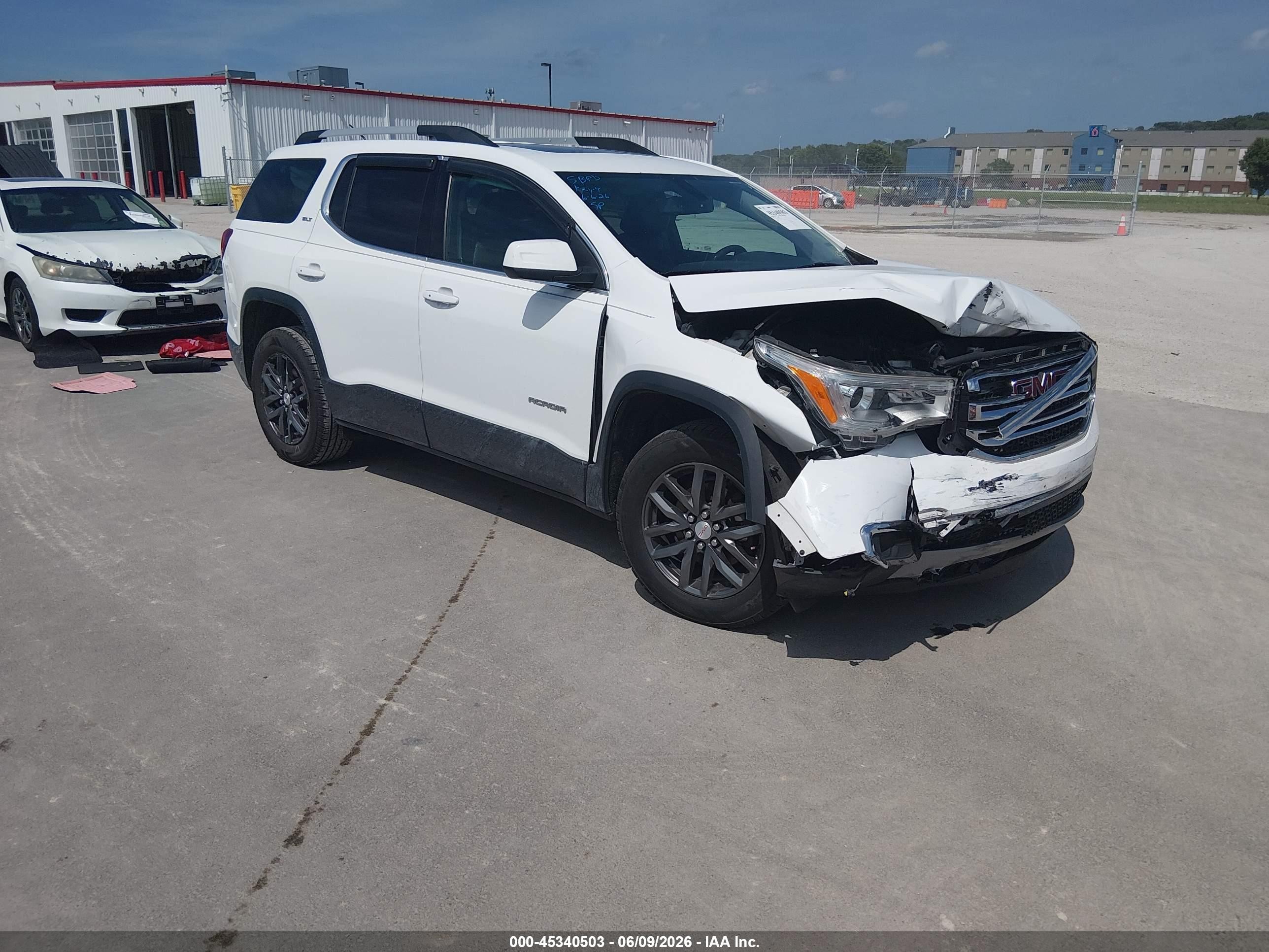 2018 GMC Acadia SLT, VIN 1GKKNMLS7JZ155791 — Front end