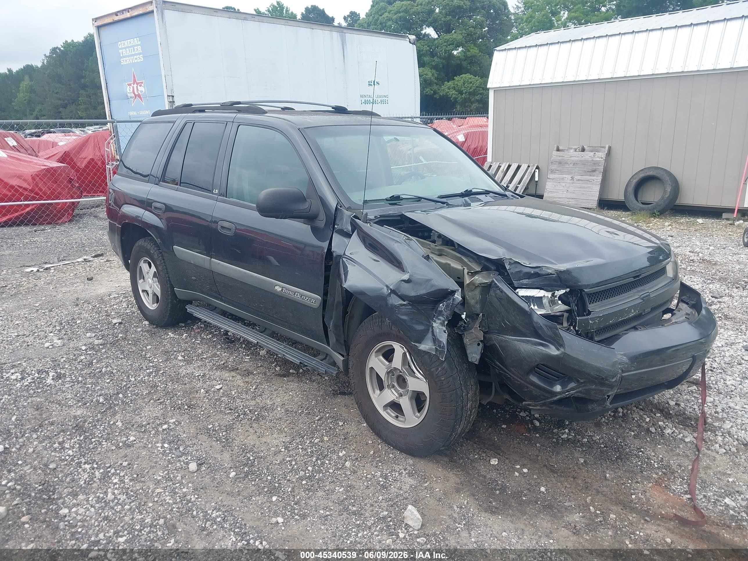 2004 Chevrolet TrailBlazer LS, VIN 1GNDS13S442101526 — Front end