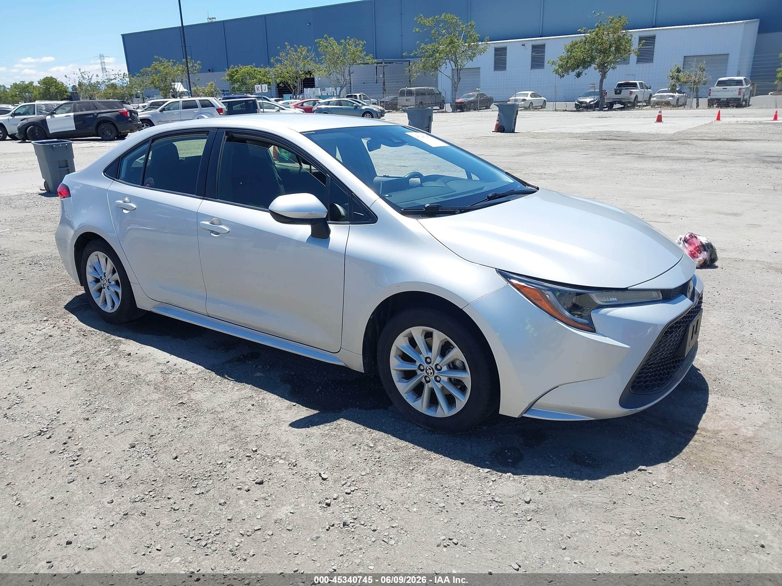 2020 Toyota Corolla LE, VIN JTDVPRAE1LJ092119 — Front end