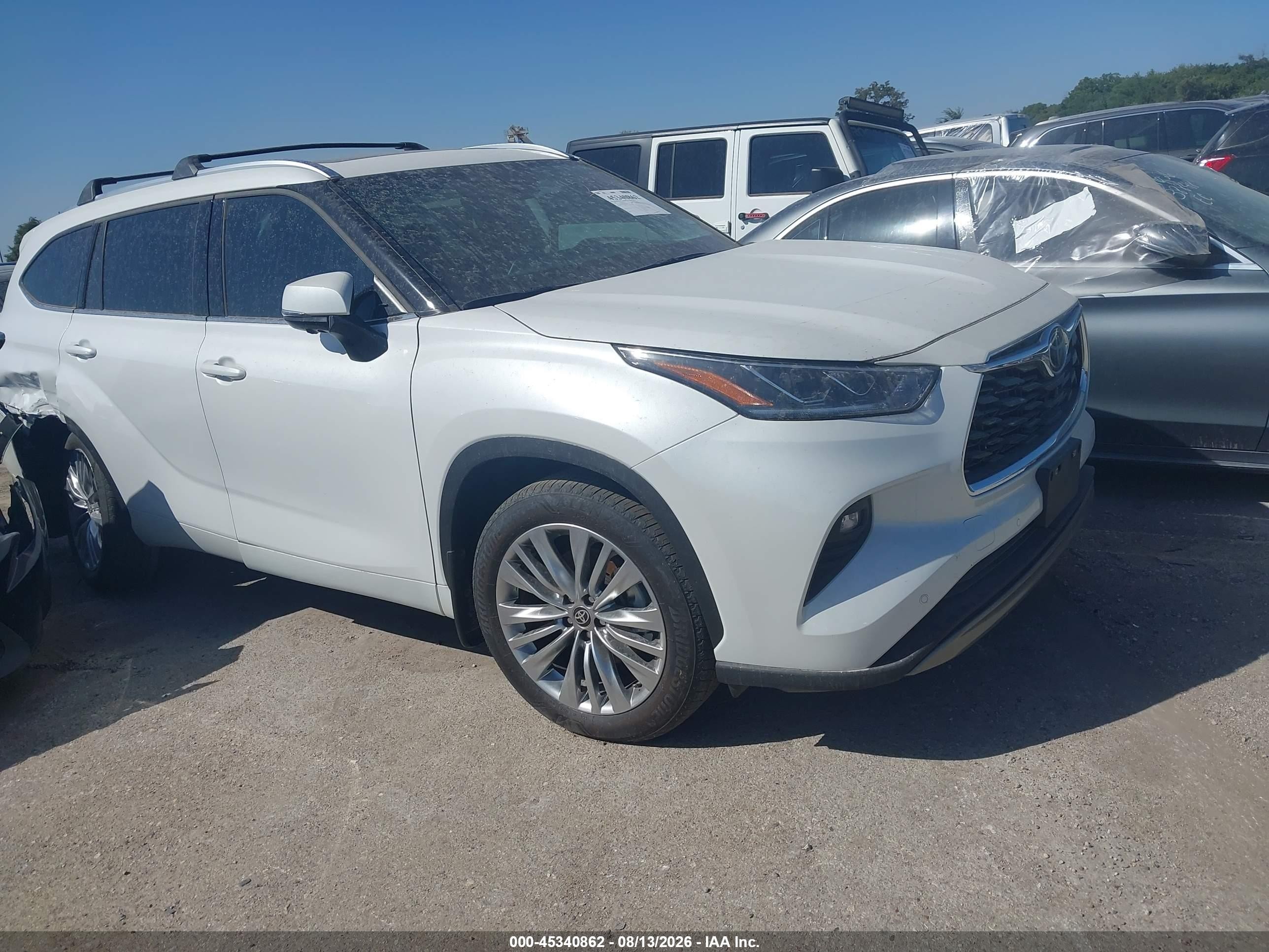 2025 Toyota Highlander Limited, VIN 5TDKDRBH7SS593909 — Rear end