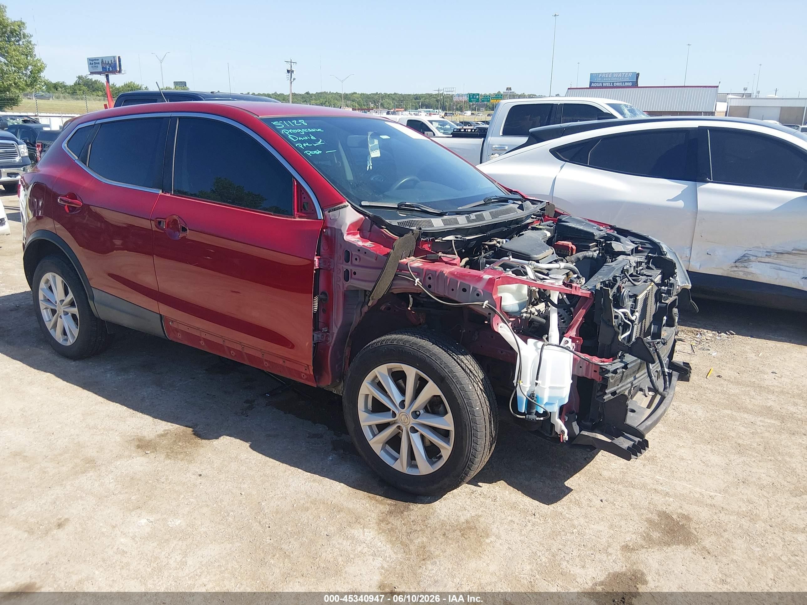 2018 Nissan Rogue S, VIN JN1BJ1CR3JW259931 — Front end