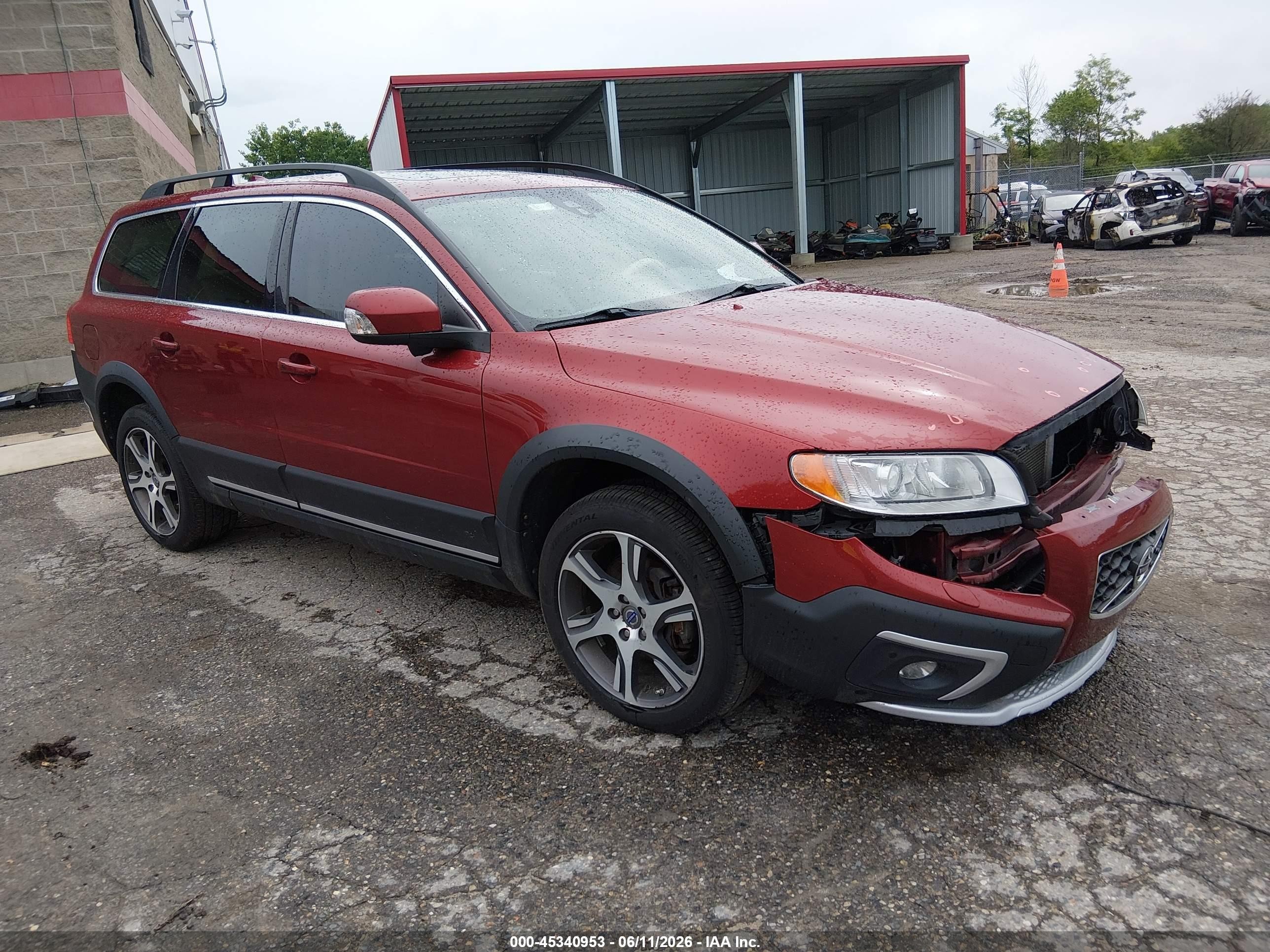 2015 Volvo XC70 T6 Premier Plus, VIN YV4902NC2F1193256 — Front end
