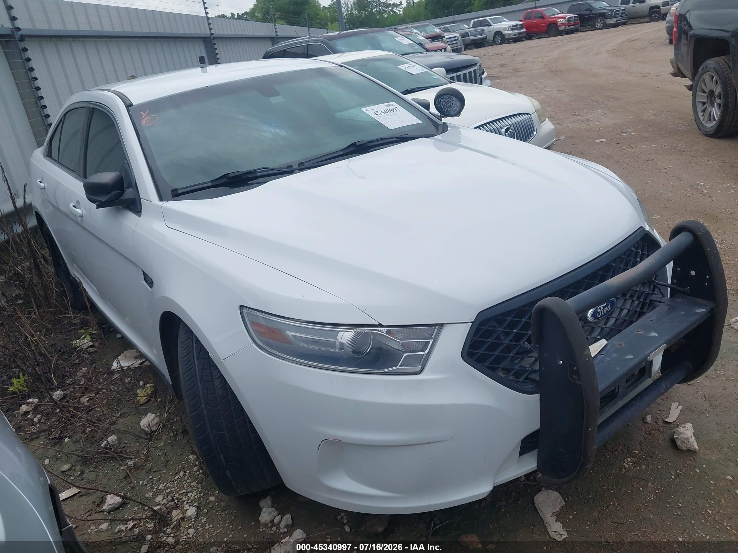 2016 Ford Police Interceptor, VIN 1FAHP2MK6GG132323 — Front end