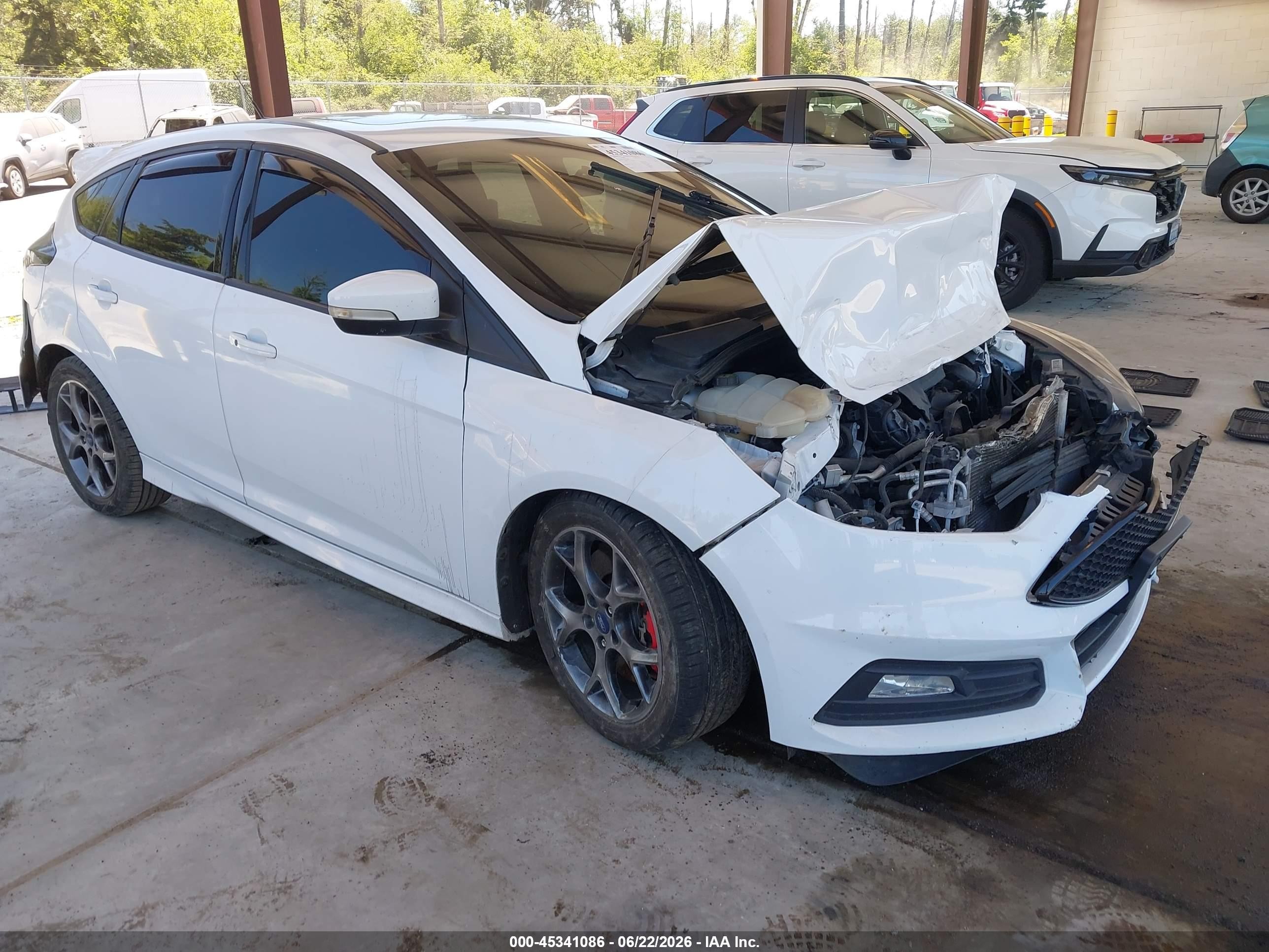 2015 Ford Focus ST, VIN 1FADP3L92FL281689 — Front end