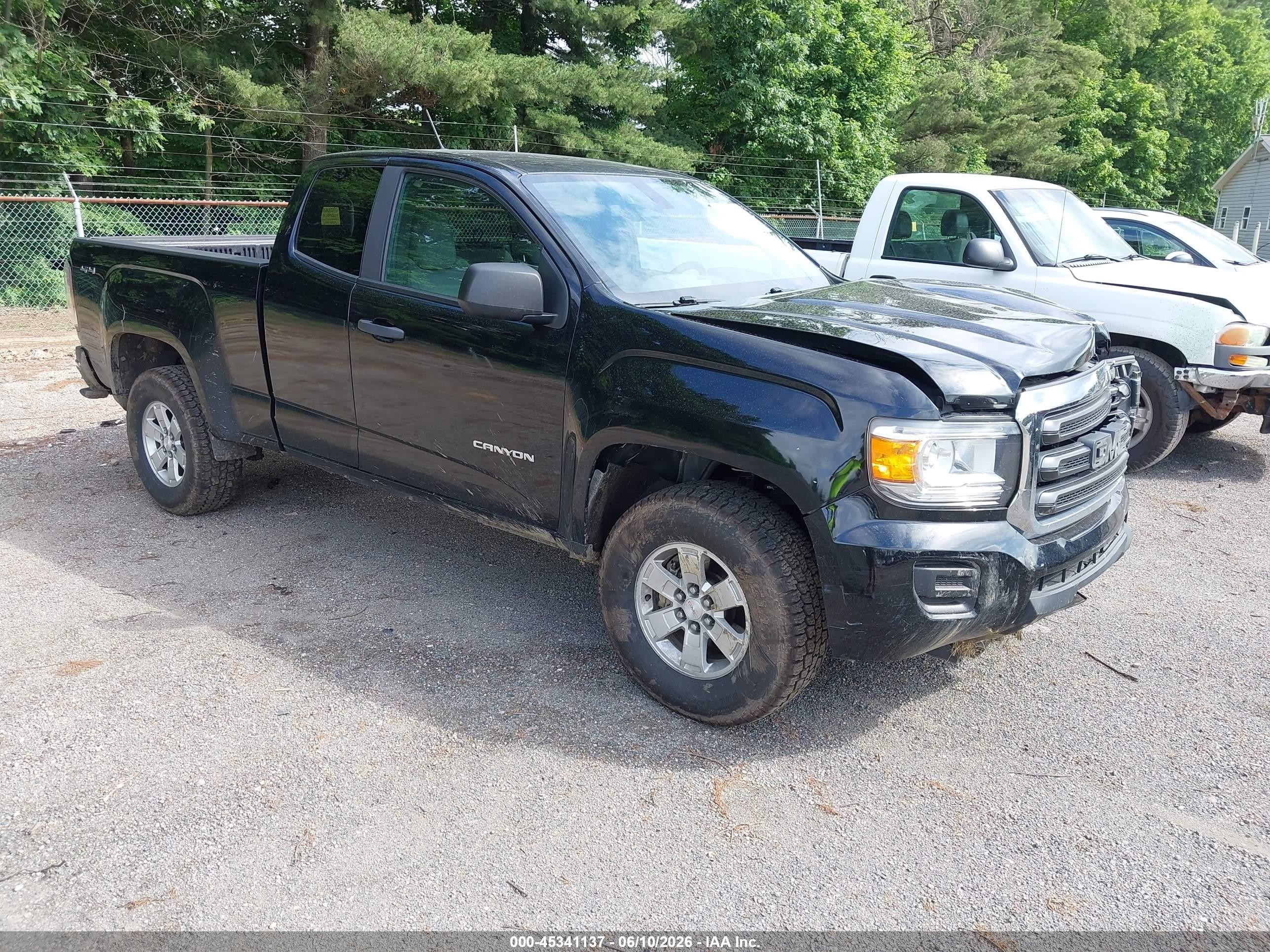 2017 GMC Canyon 4WD, VIN 1GTH6BEN1H1263315 — Front end