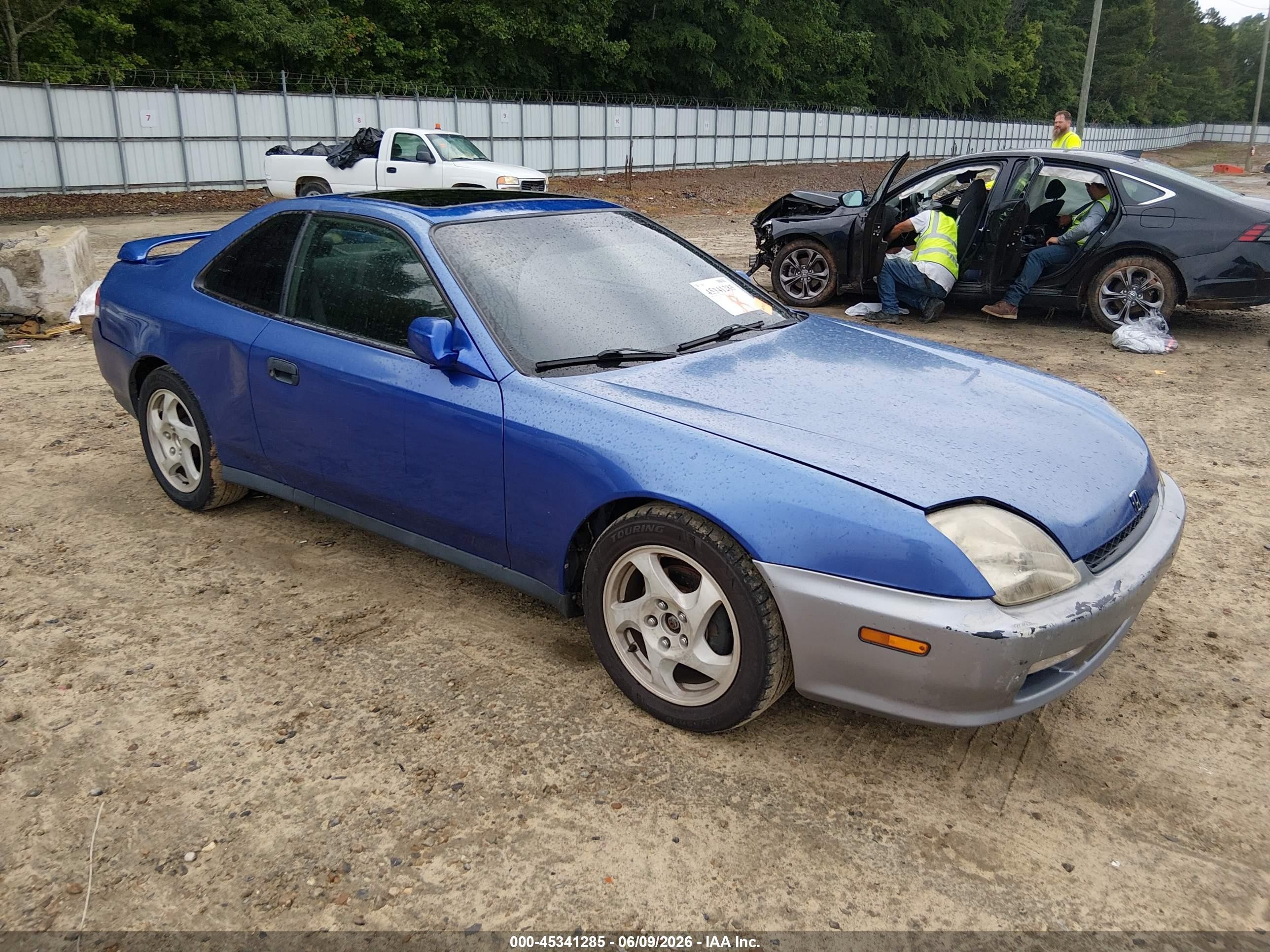2001 Honda Prelude, VIN JHMBB62401C002593 — Rear end