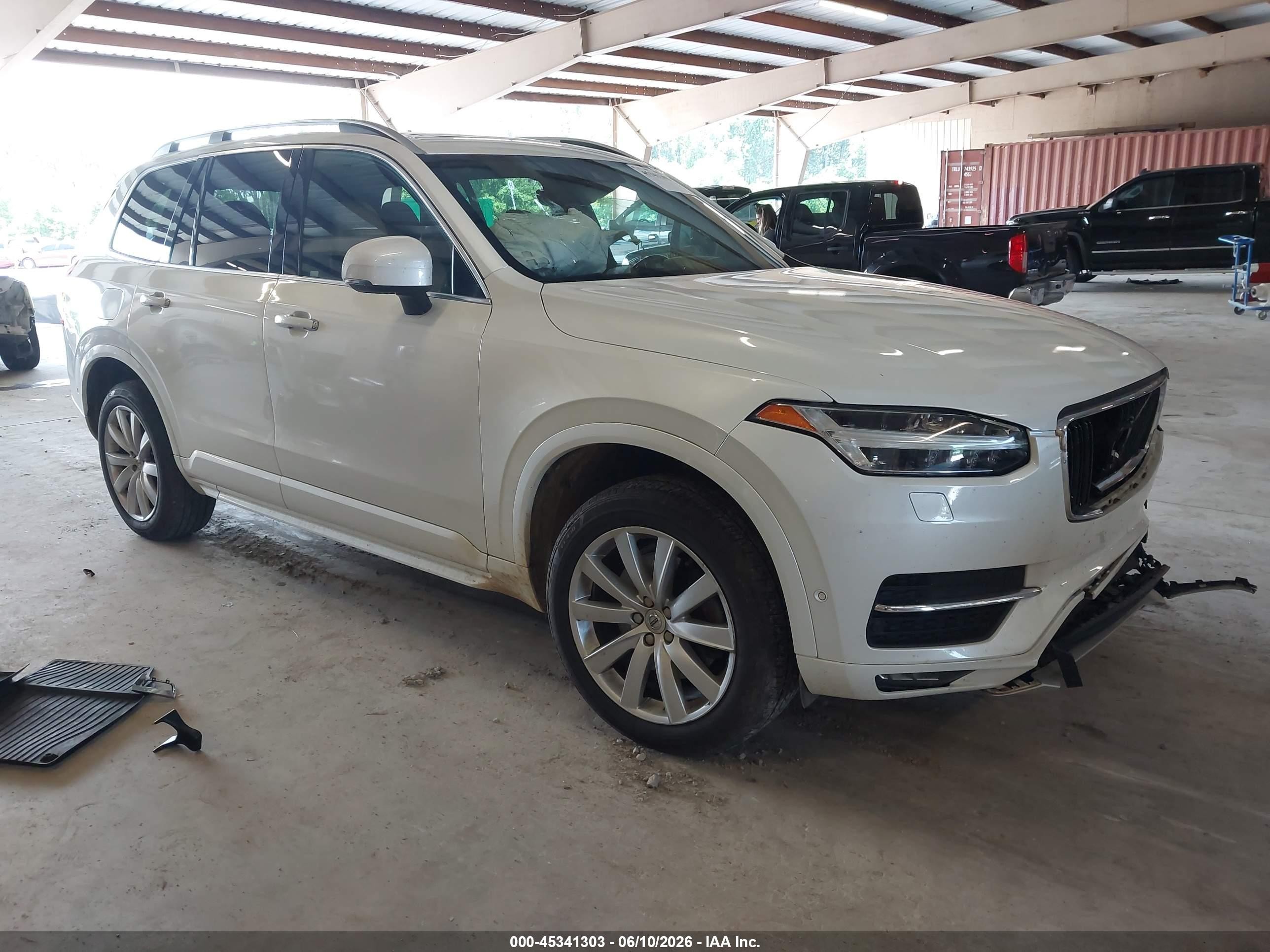 2016 Volvo XC90 T6 Momentum, VIN YV4A22PK6G1040313 — Front end