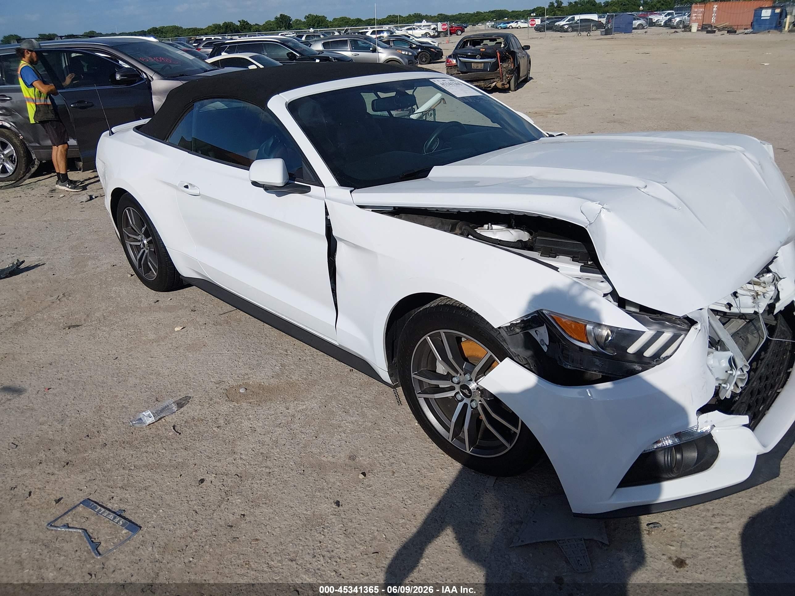 2016 Ford Mustang EcoBoost Premium, VIN 1FATP8UH5G5304841 — Front end