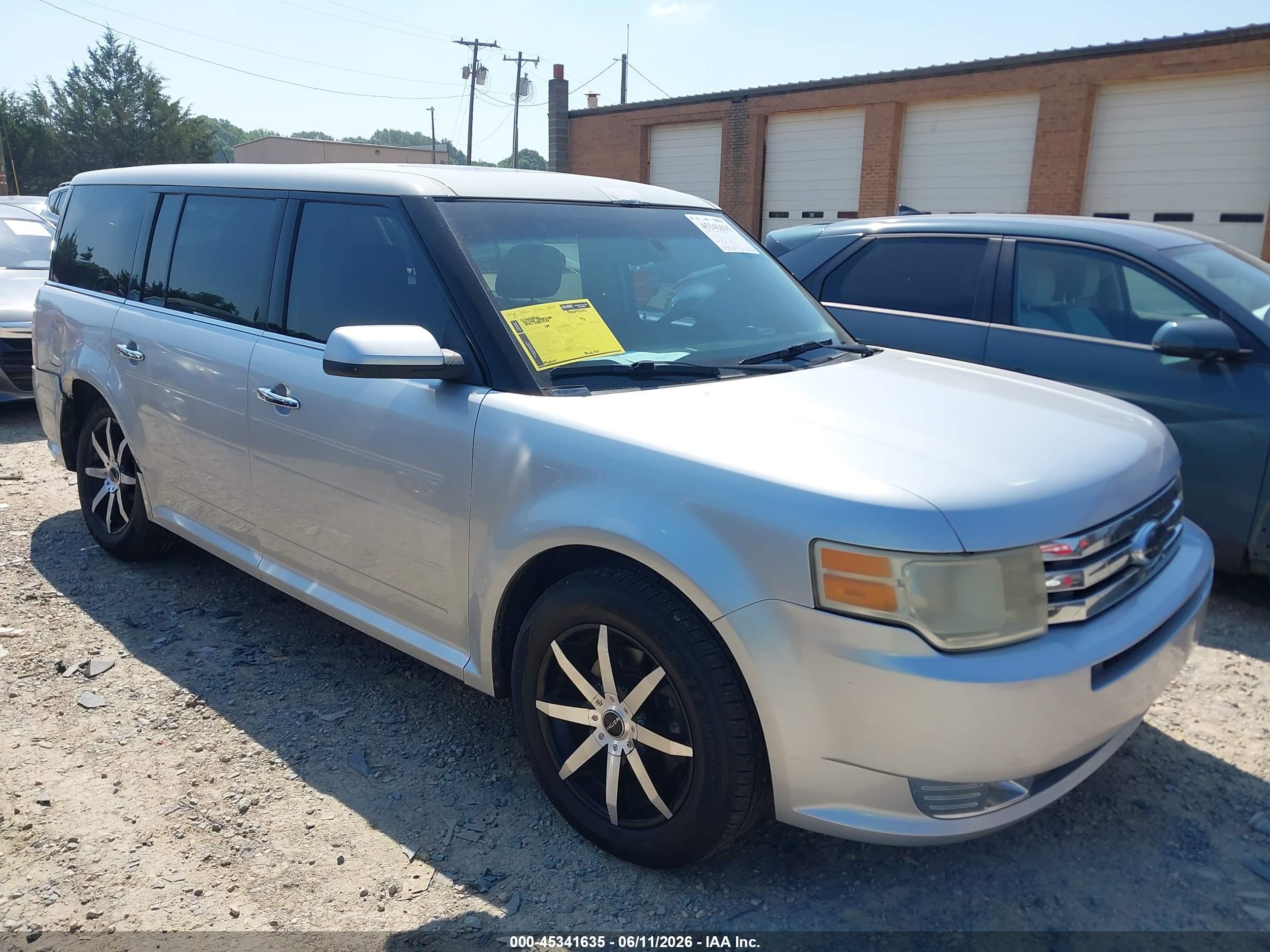 2010 Ford Flex SEL, VIN 2FMGK5CC9ABA47163 — Бок