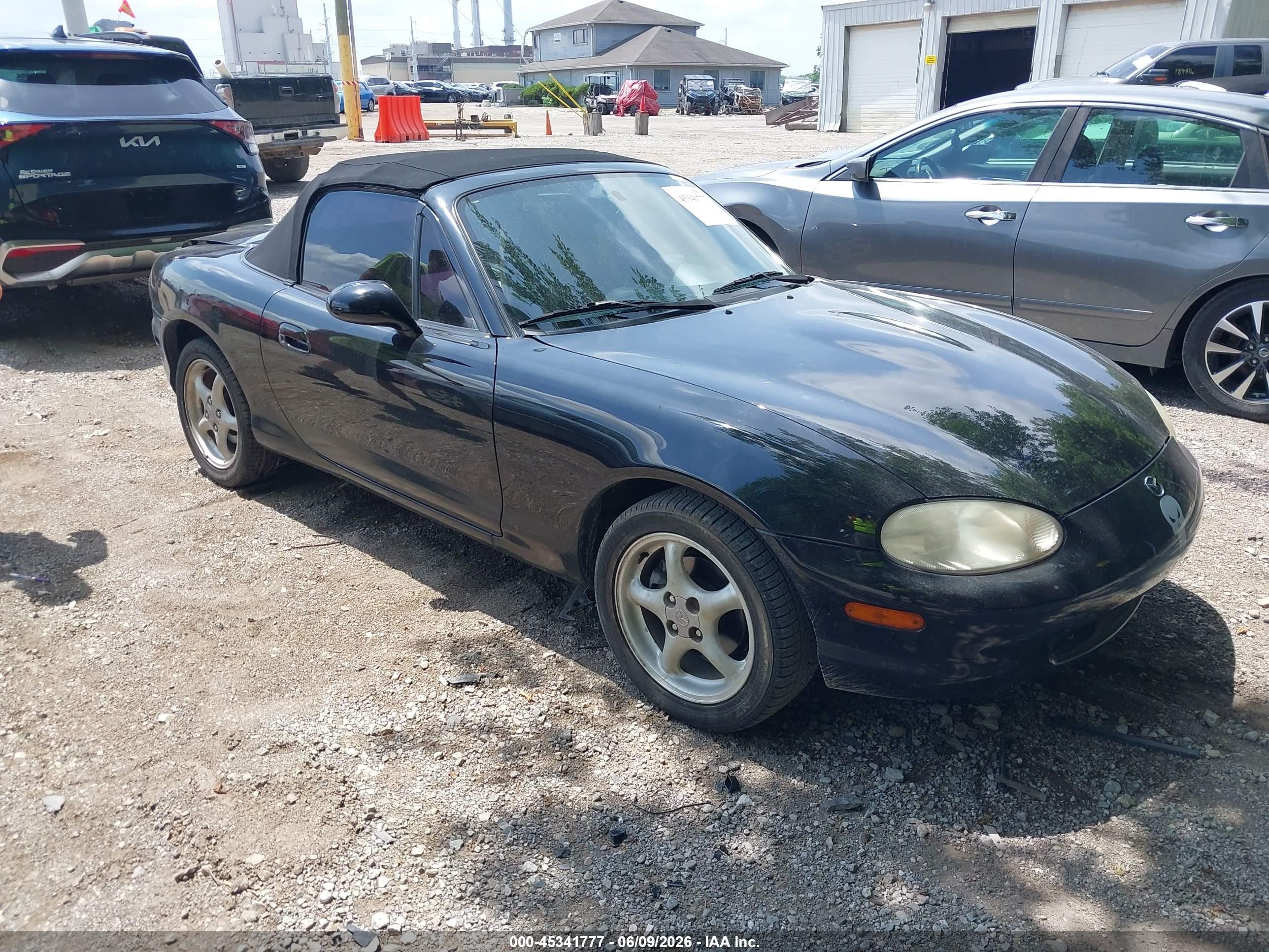 1999 Mazda MX-5 Miata, VIN JM1NB3538X0103357 — Rear end