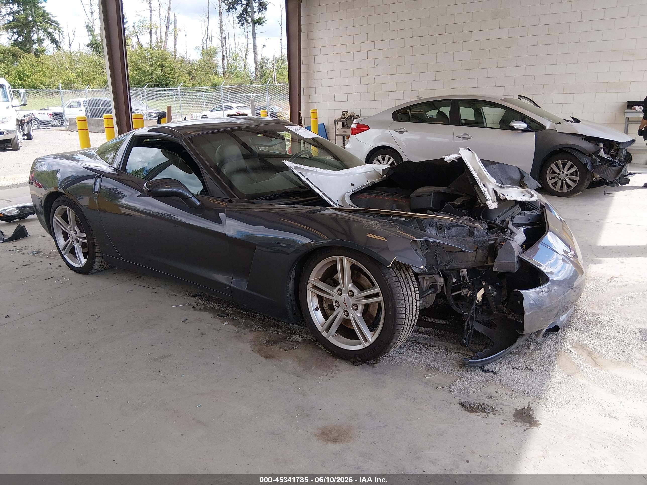 2010 Chevrolet Corvette 1LT, VIN 1G1YA2DW1A5107372 — Front end