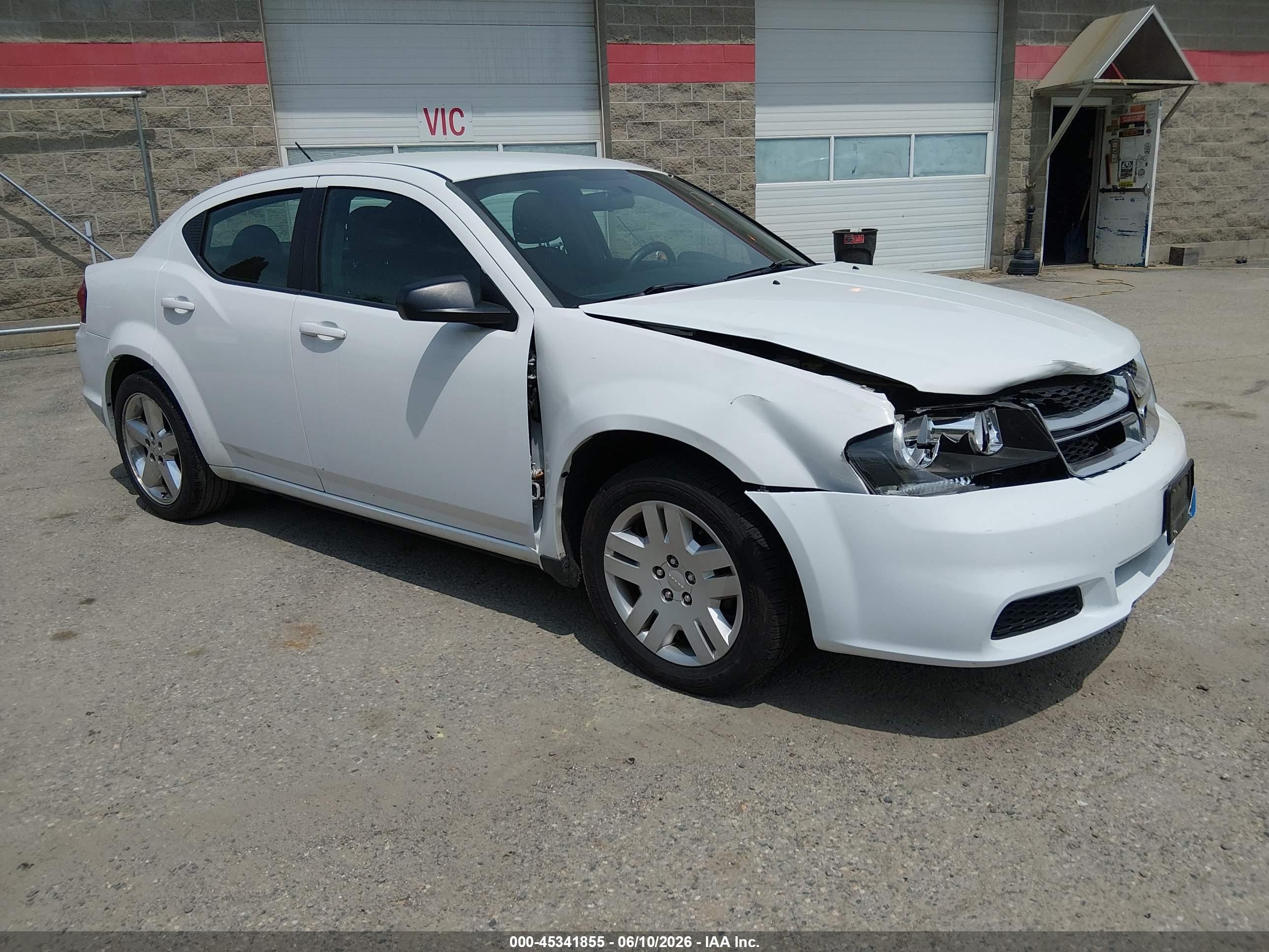 2014 Dodge Avenger SE, VIN 1C3CDZAB6EN110345 — Front end