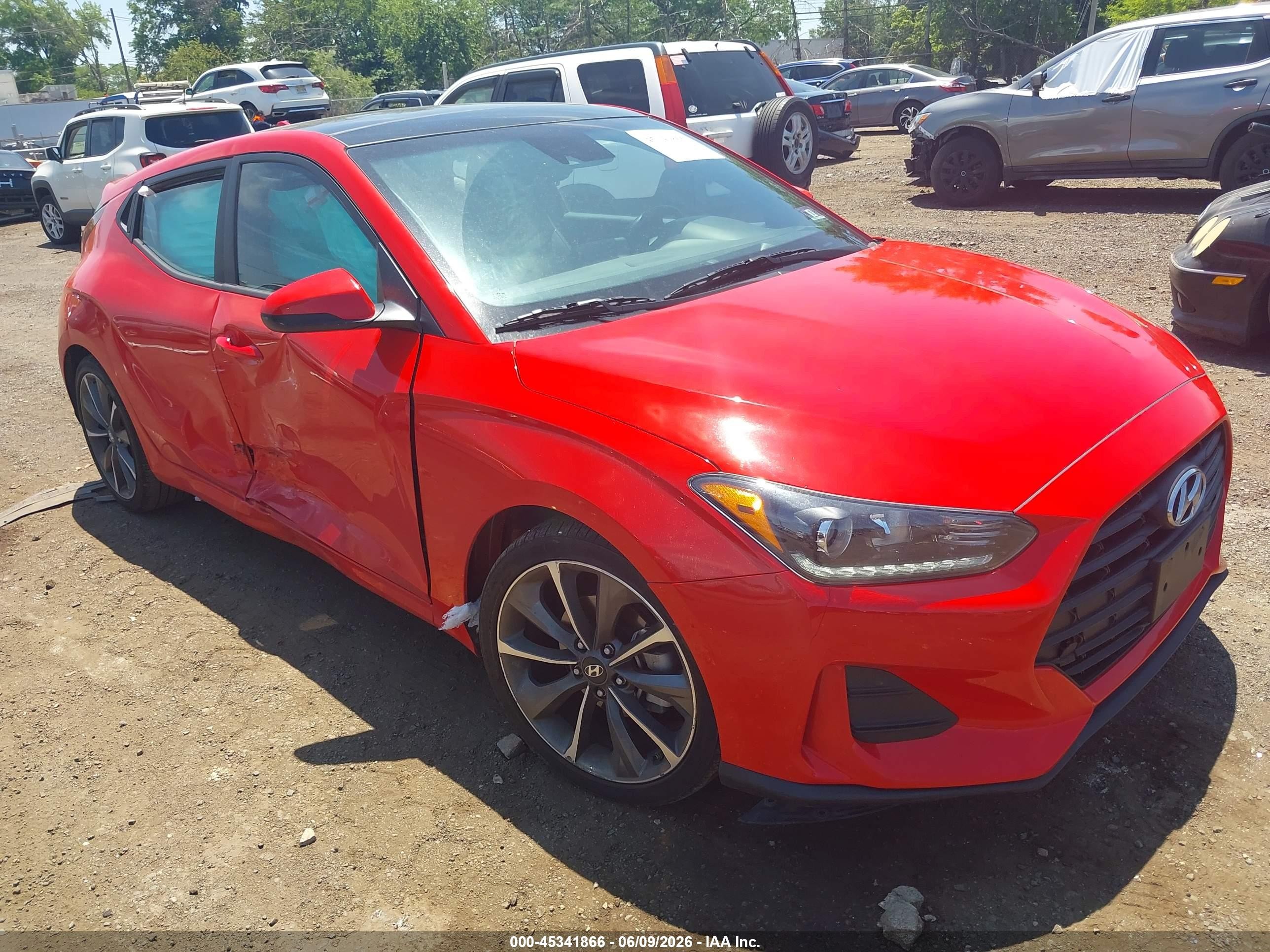 2020 Hyundai Veloster Premium, VIN KMHTG6AF5LU021109 — Перед