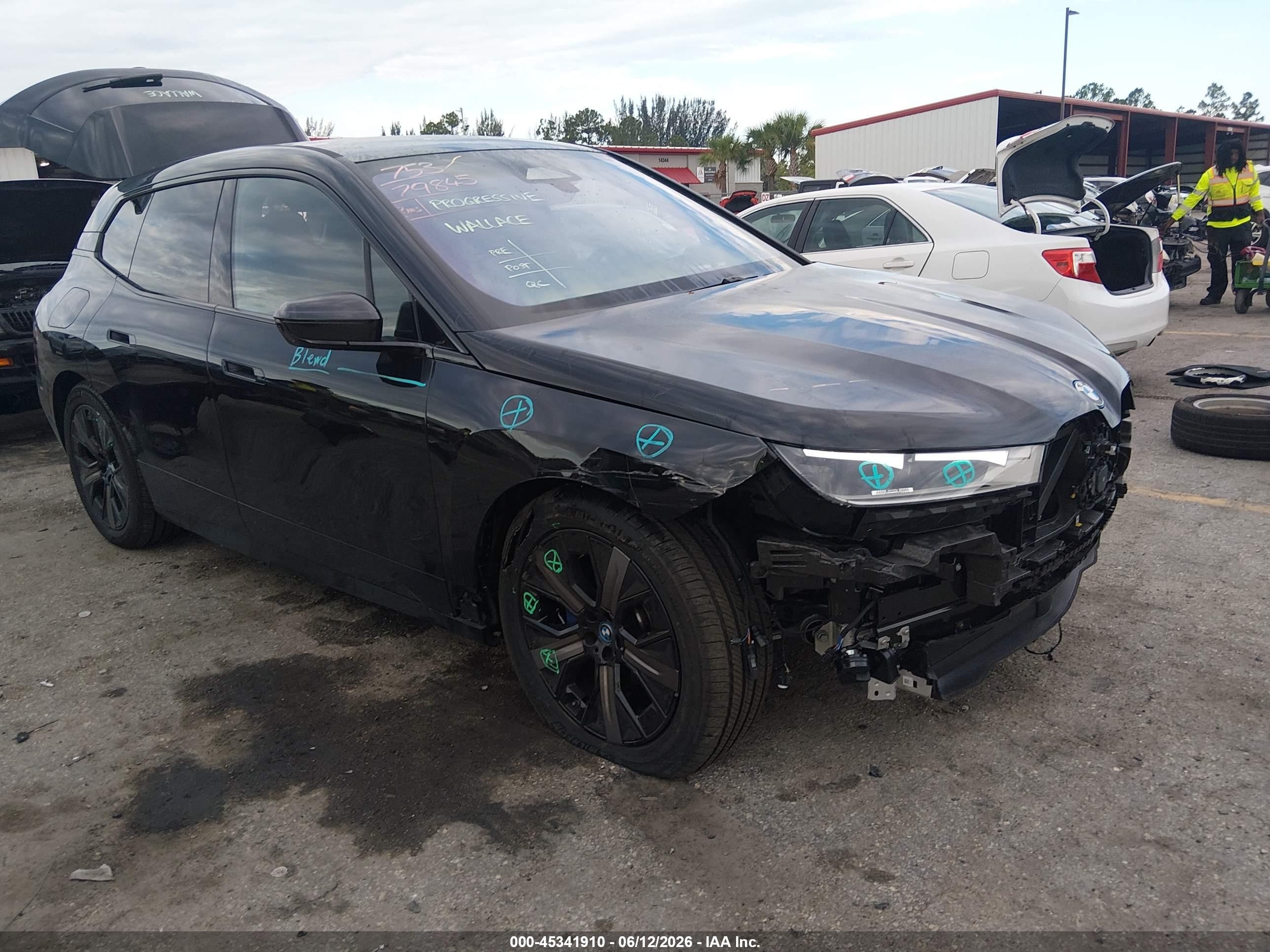 2025 BMW iX xDrive50, VIN WB523CF06SCU18407 — Front end
