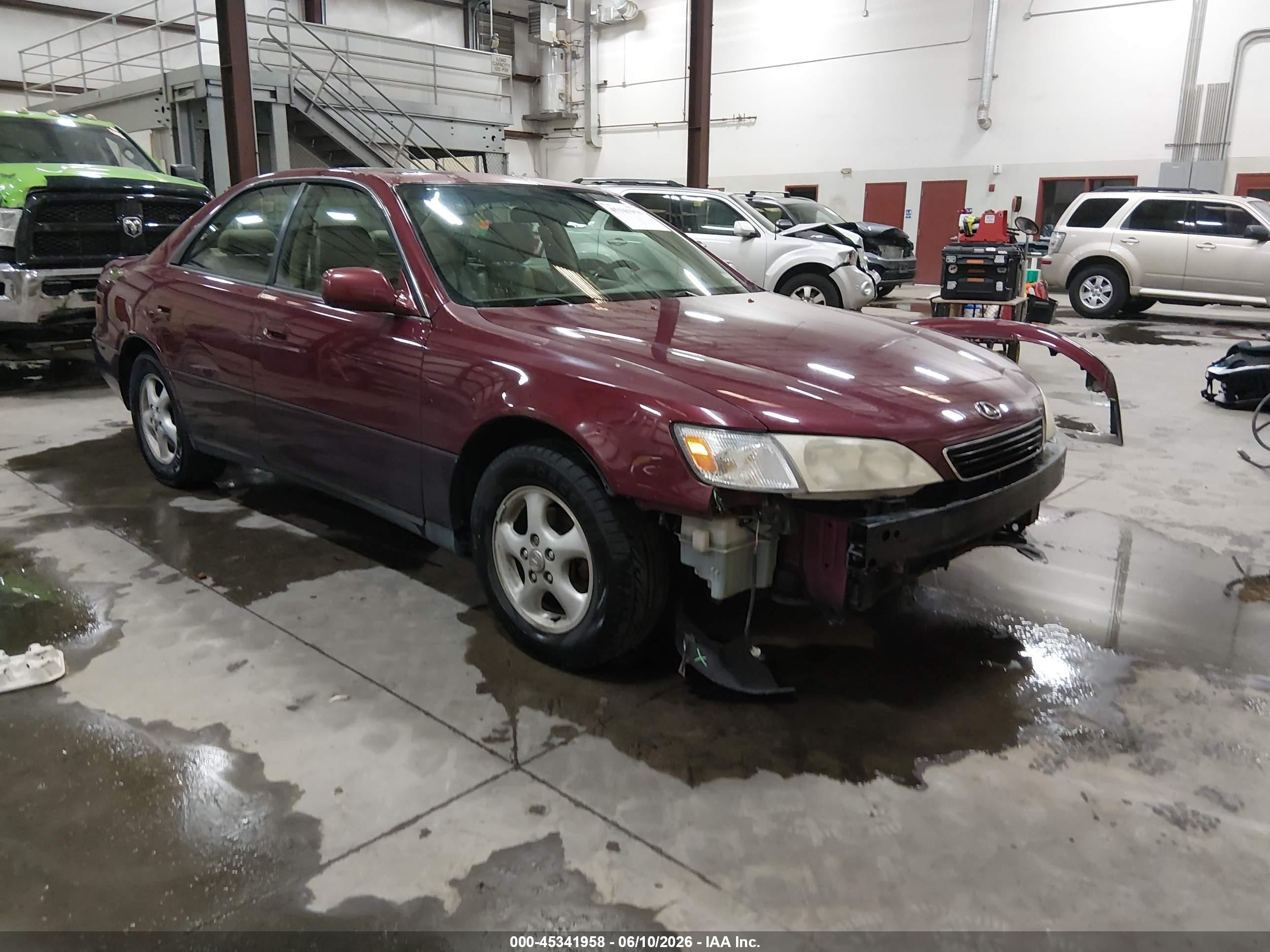 1997 Lexus ES 300, VIN JT8BF22G0V5001848 — Перед
