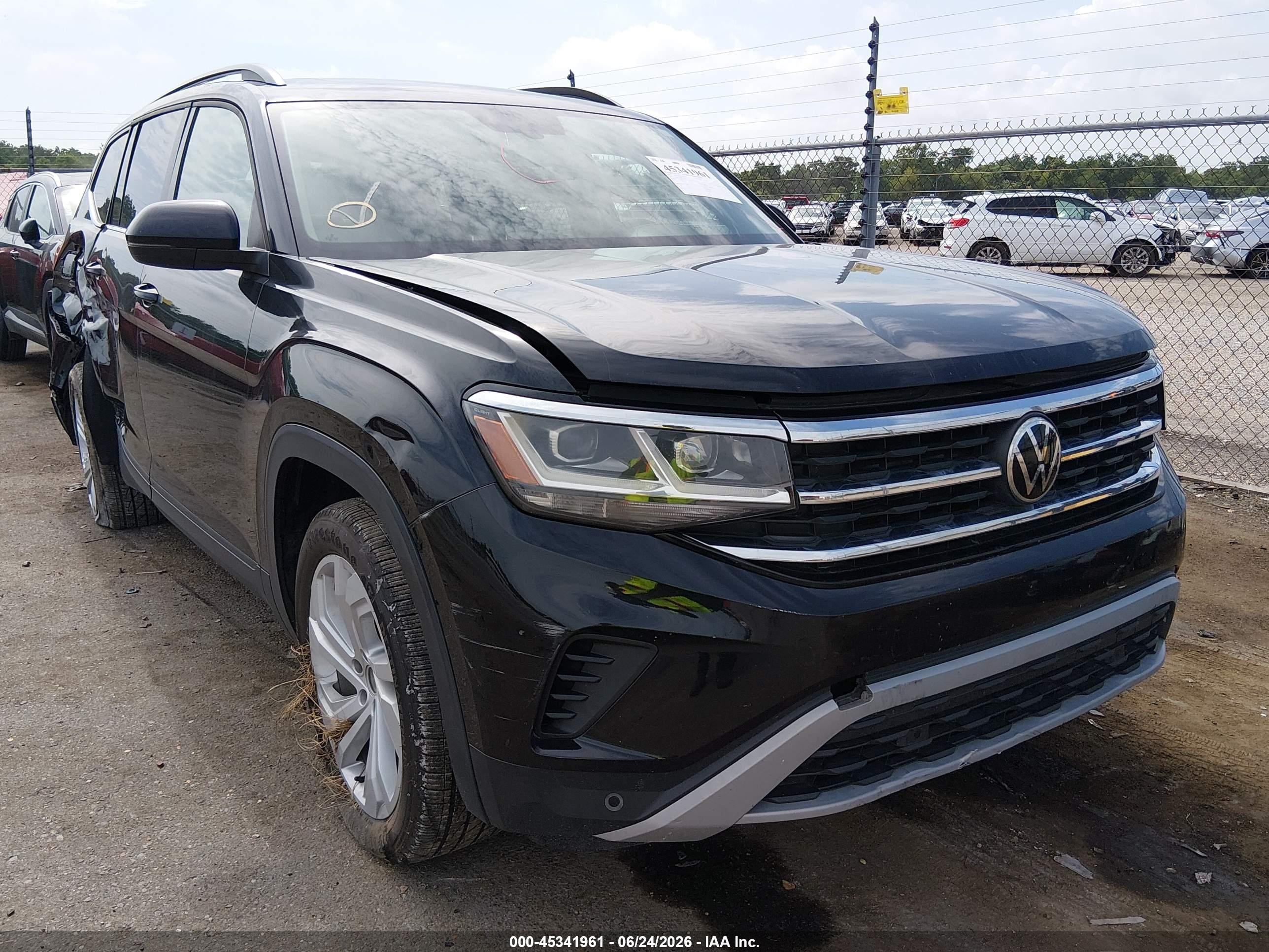 2021 Volkswagen Atlas SE, VIN 1V2JP2CA1MC607916 — Rear end