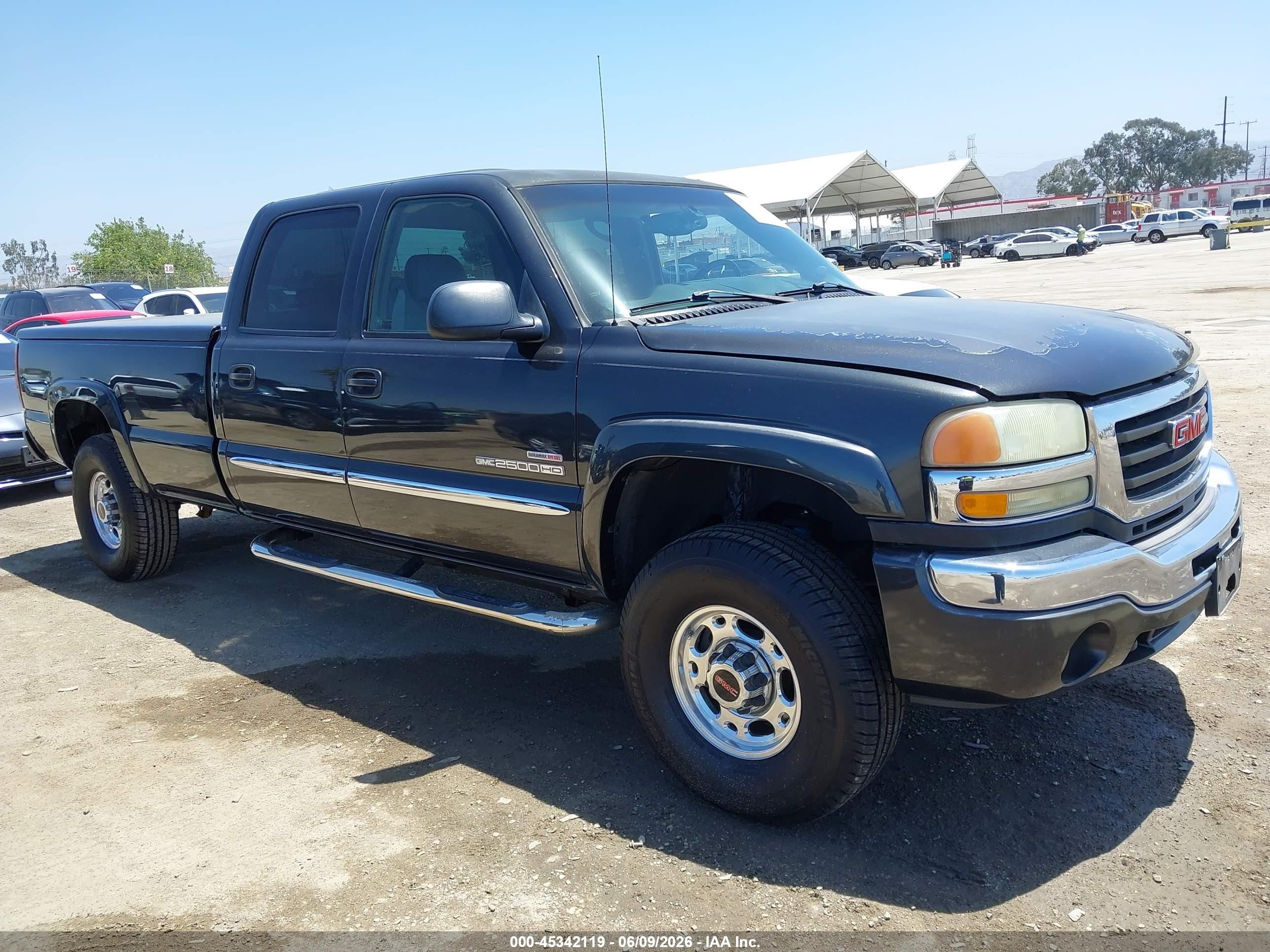 2003 GMC Sierra 2500HD SLE, VIN 1GTHK23133F214866 — Engine fire