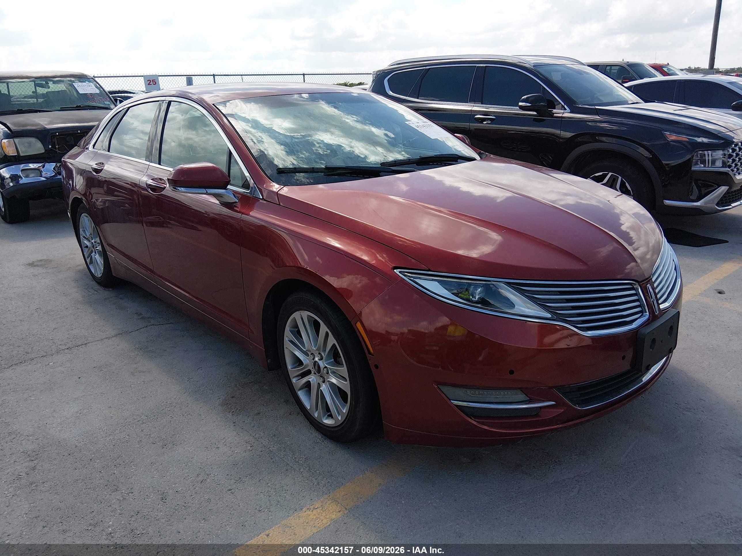 2014 Lincoln MKZ Hybrid, VIN 3LN6L2LU5ER822713 — Side