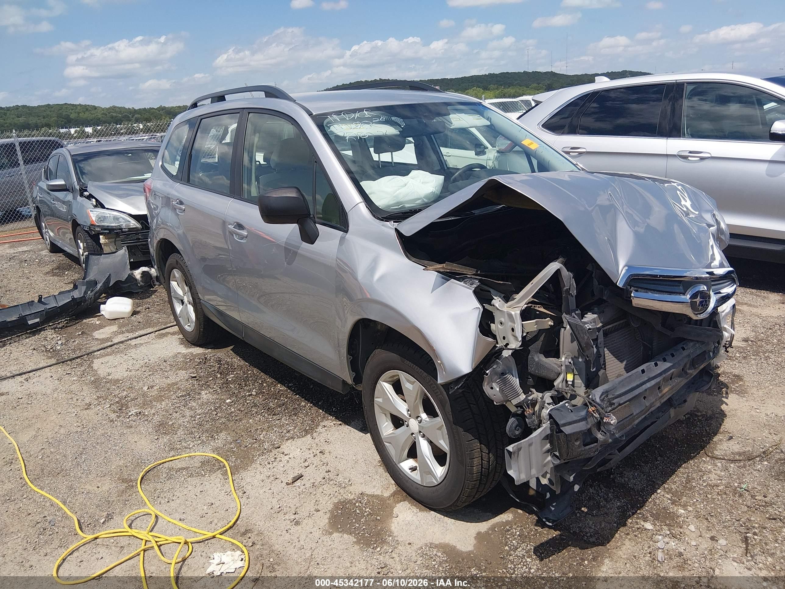 2015 Subaru Forester 2.5i, VIN JF2SJABC9FH492686 — Front end
